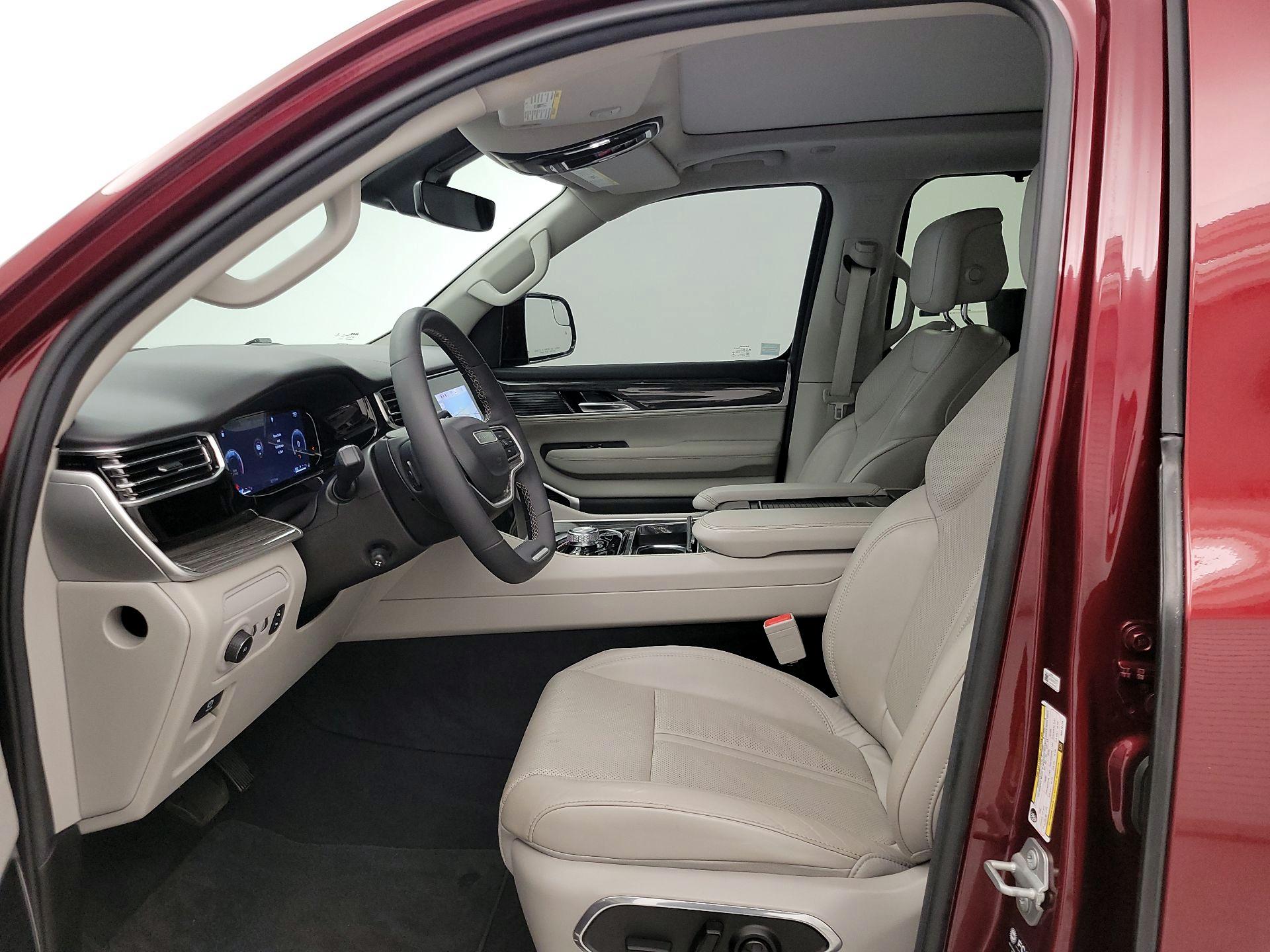 Thumbnail: 2022 Jeep Wagoneer - 11