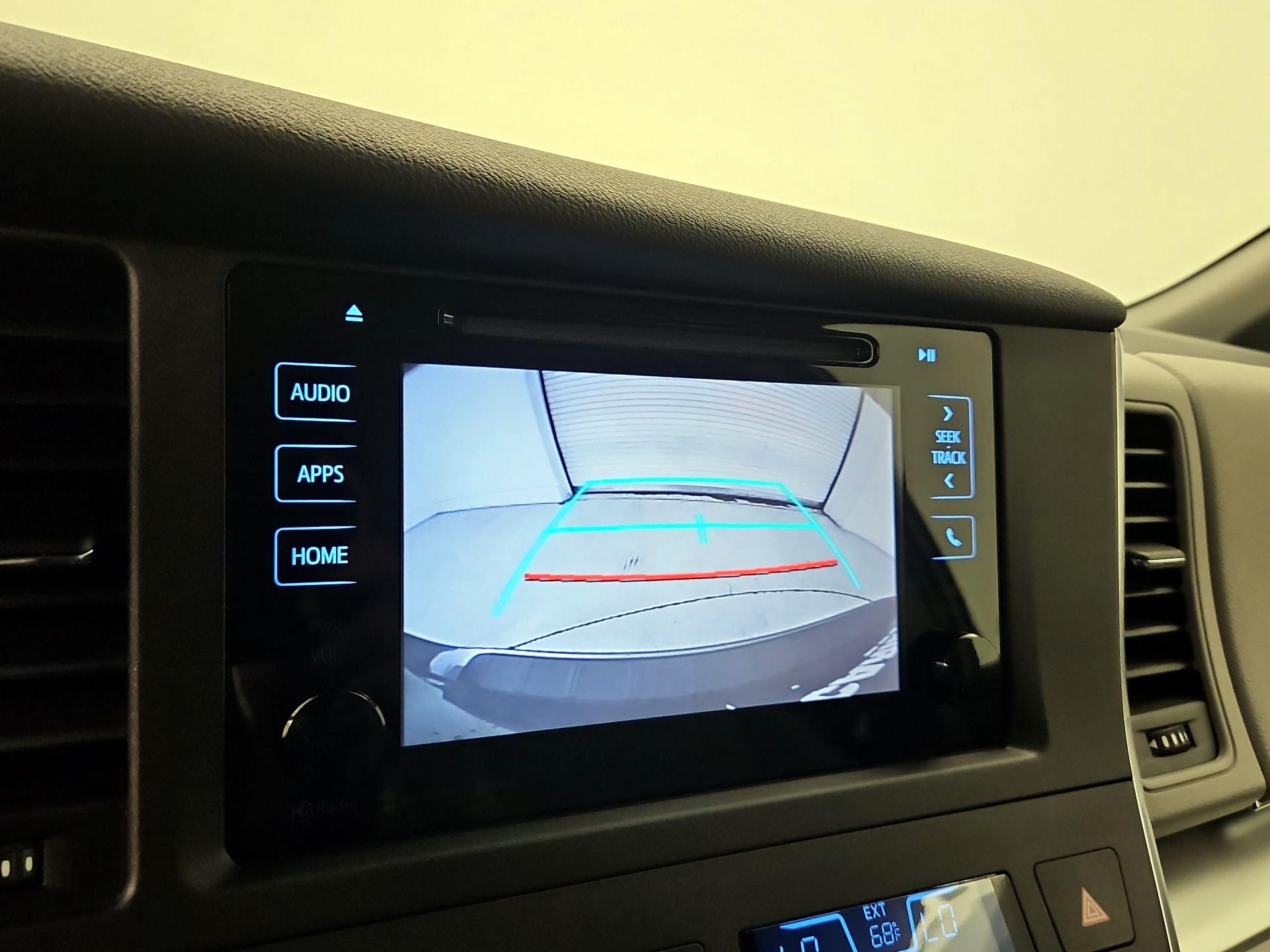 Thumbnail: 2017 Toyota Sienna - 14