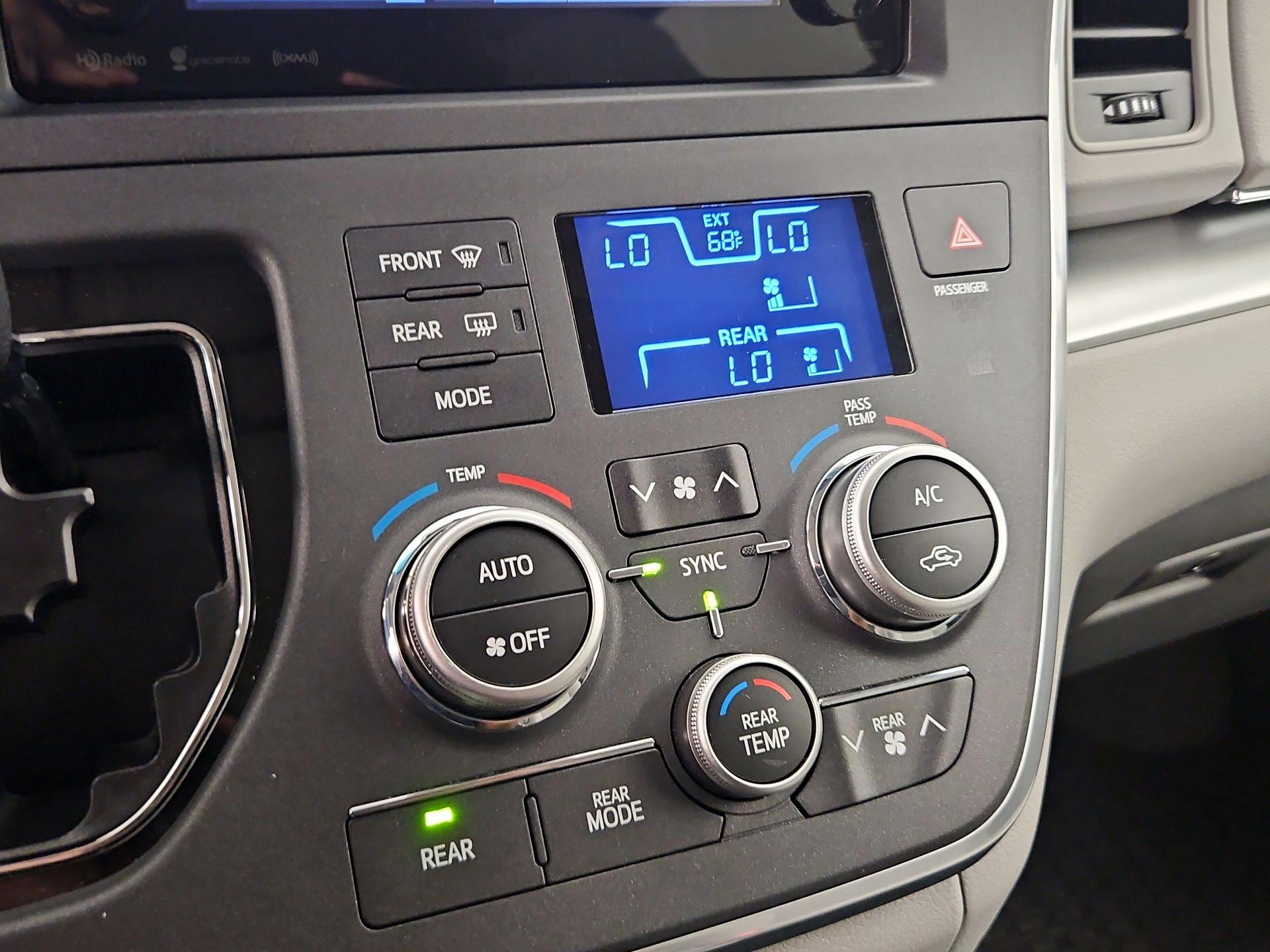 Thumbnail: 2017 Toyota Sienna - 16