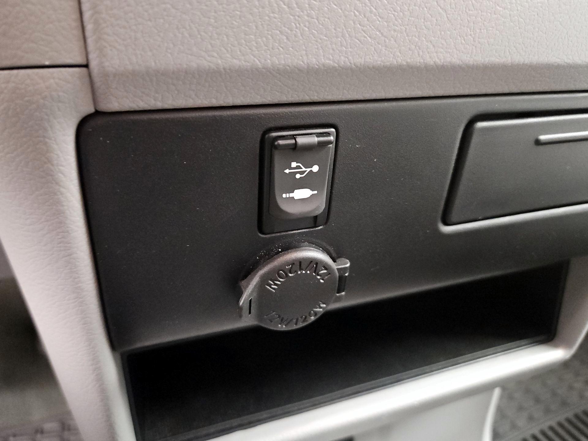 Thumbnail: 2017 Toyota Sienna - 18