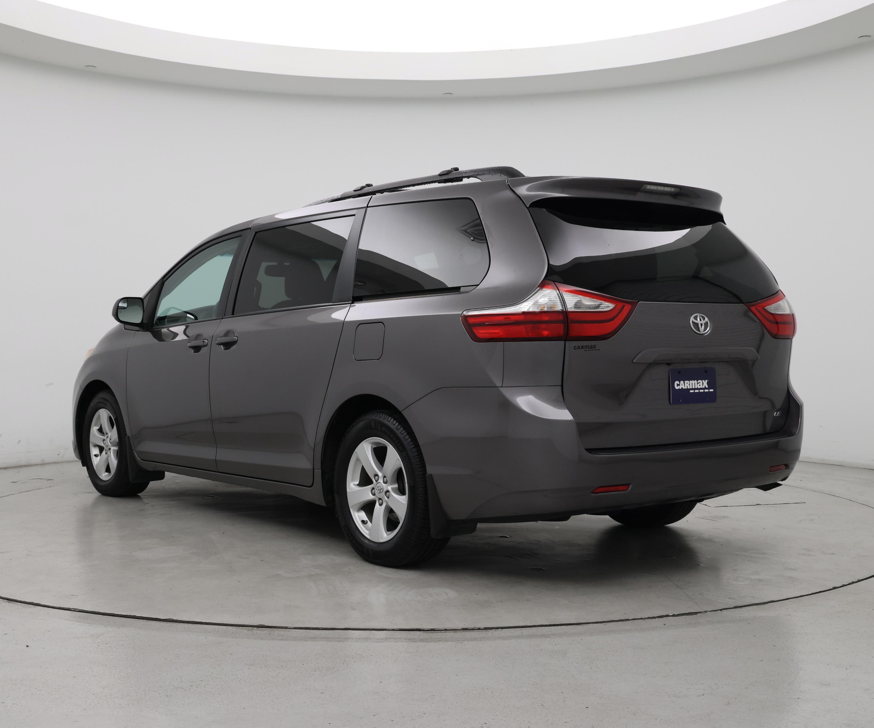 Thumbnail: 2017 Toyota Sienna - 2