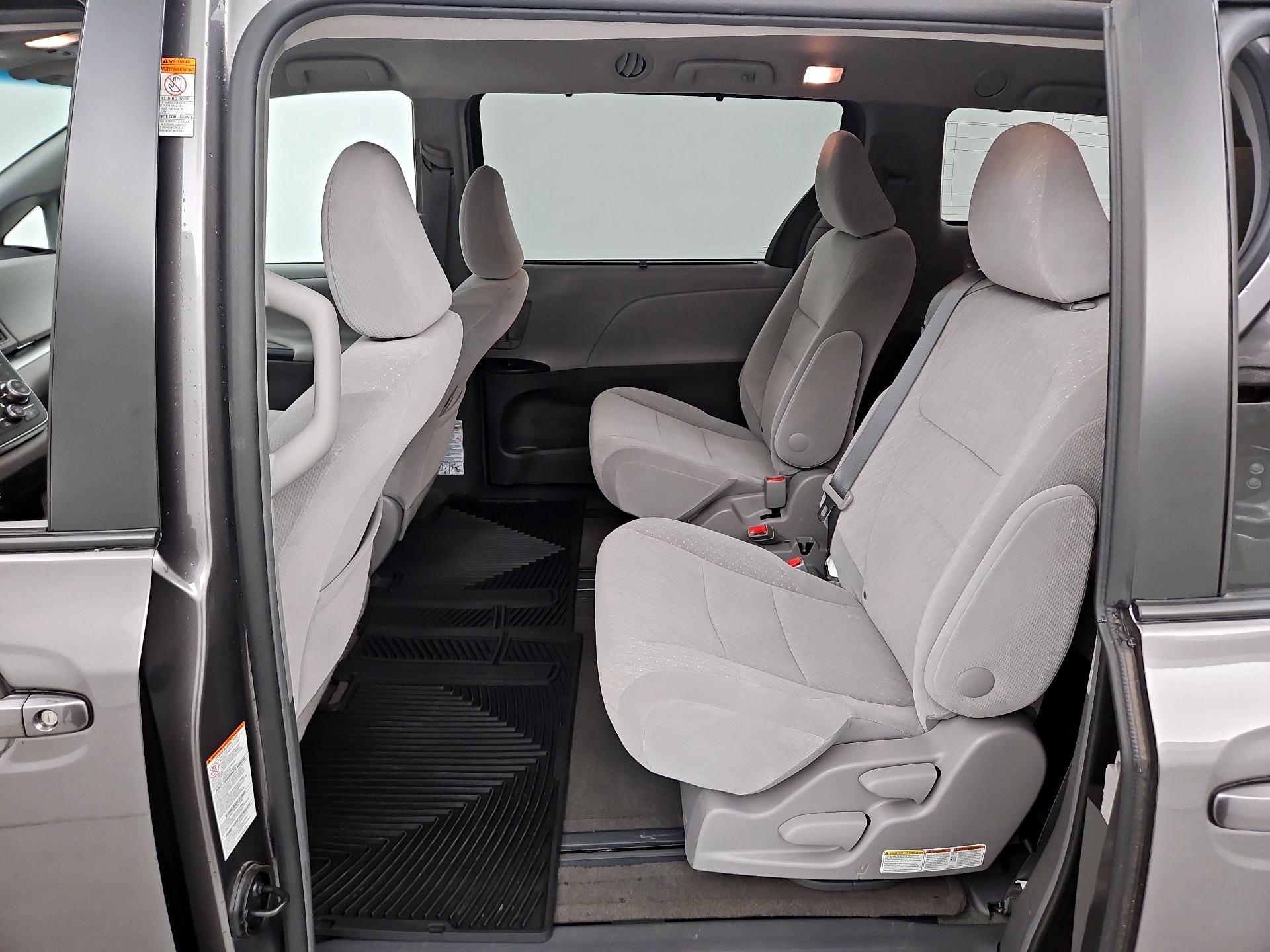 Thumbnail: 2017 Toyota Sienna - 19