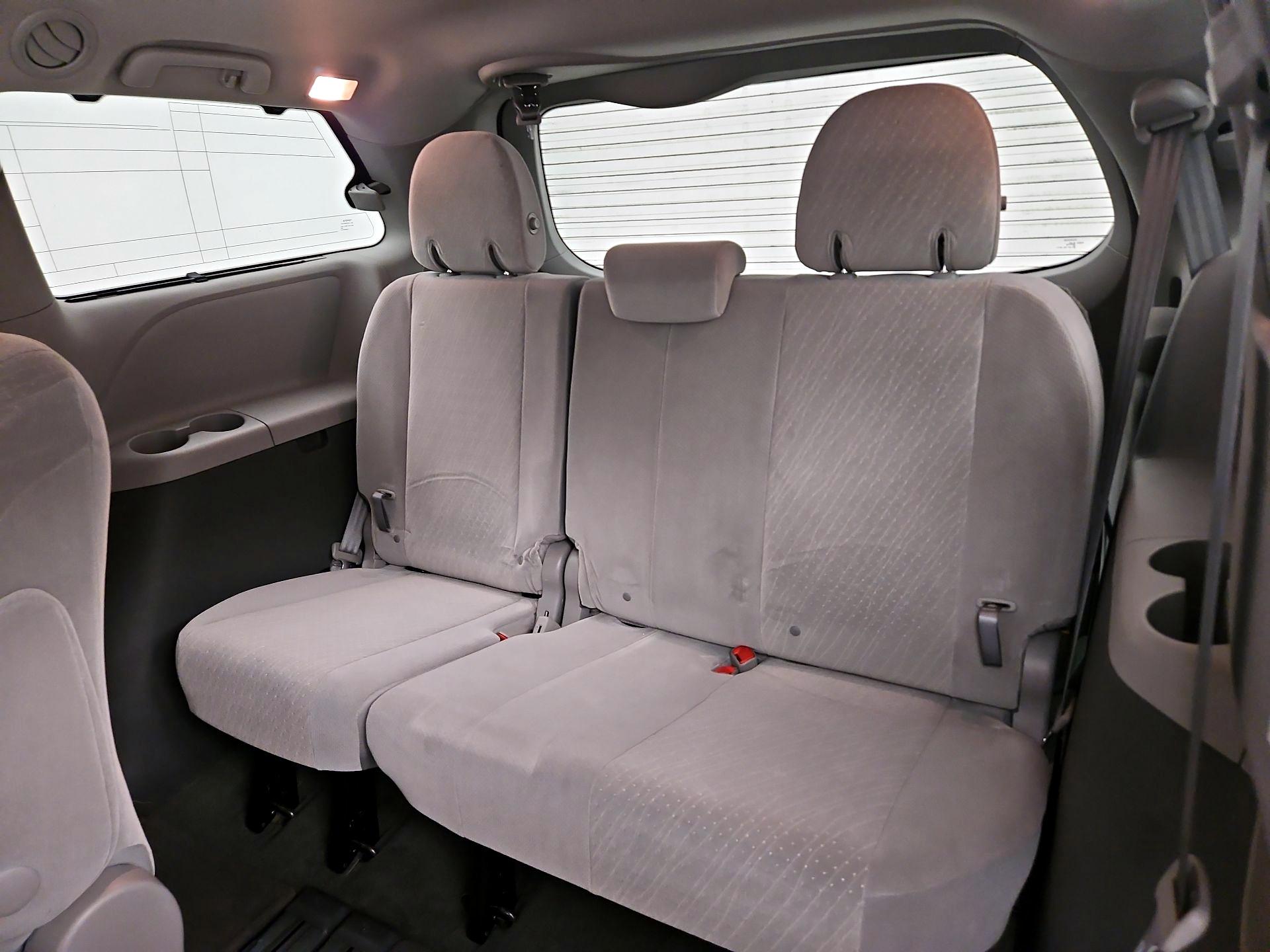 Thumbnail: 2017 Toyota Sienna - 20