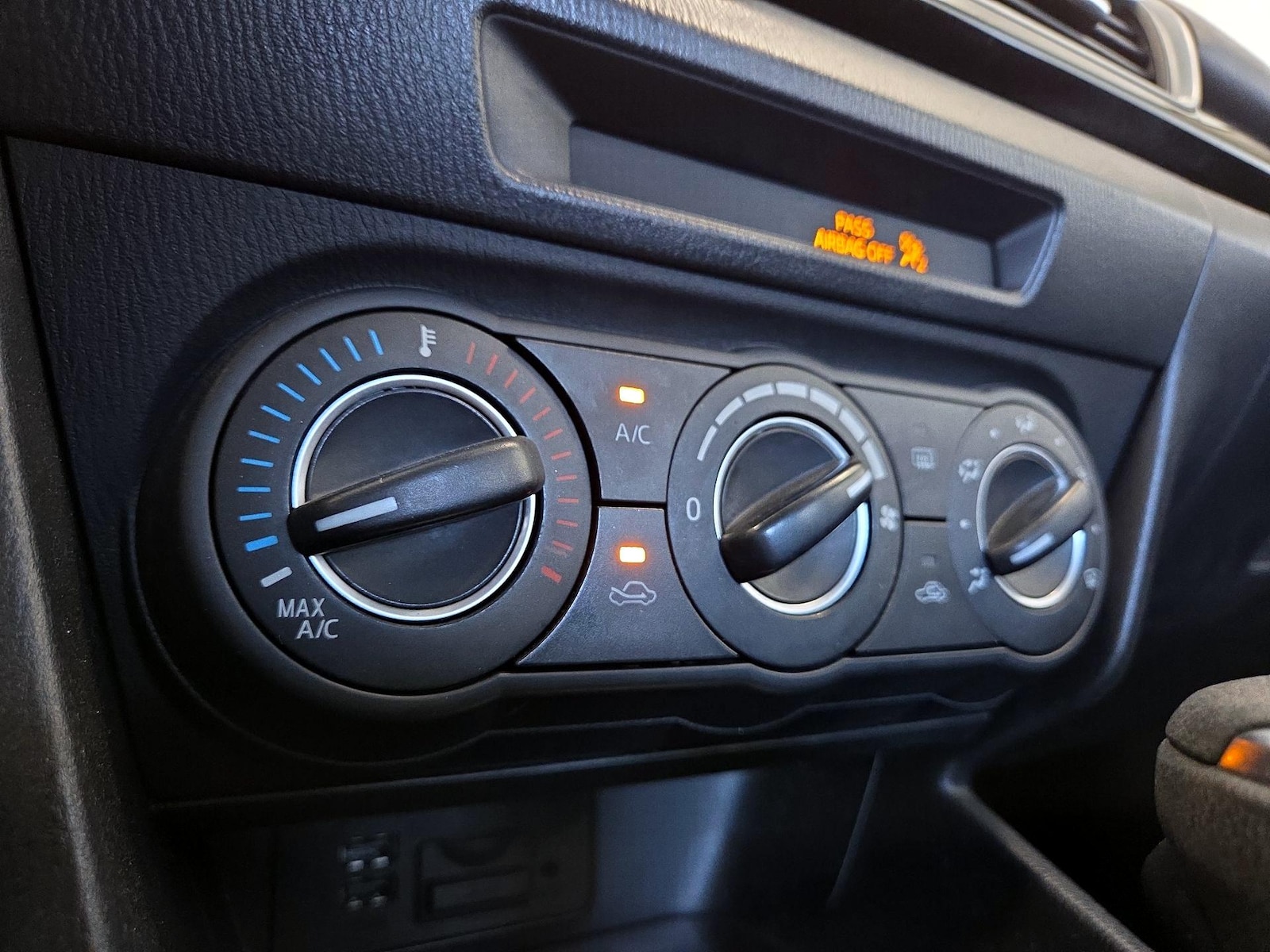 2016 Mazda MAZDA3 i Sport - Photo 17