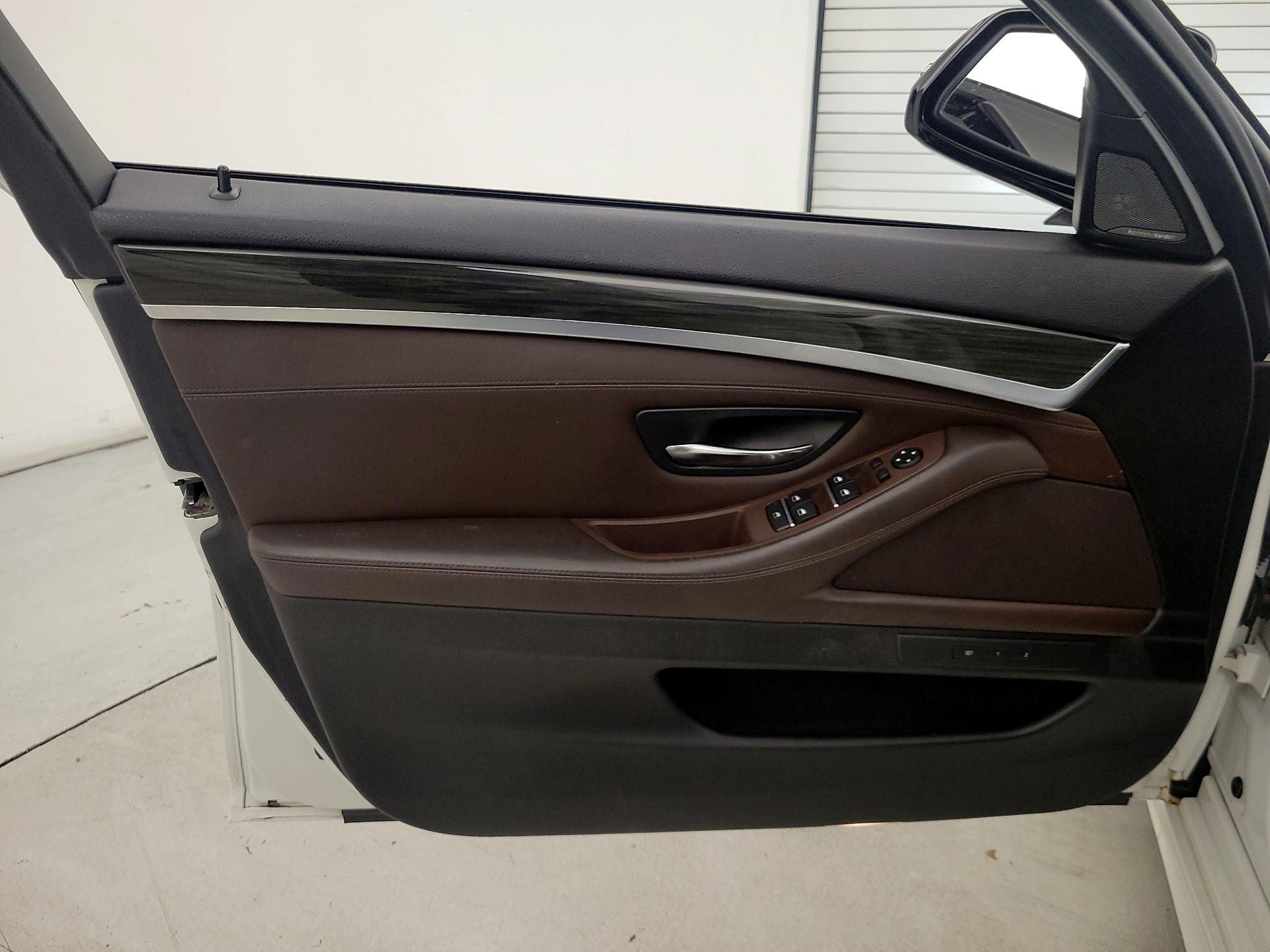 Thumbnail: 2015 BMW 5 Series - 12