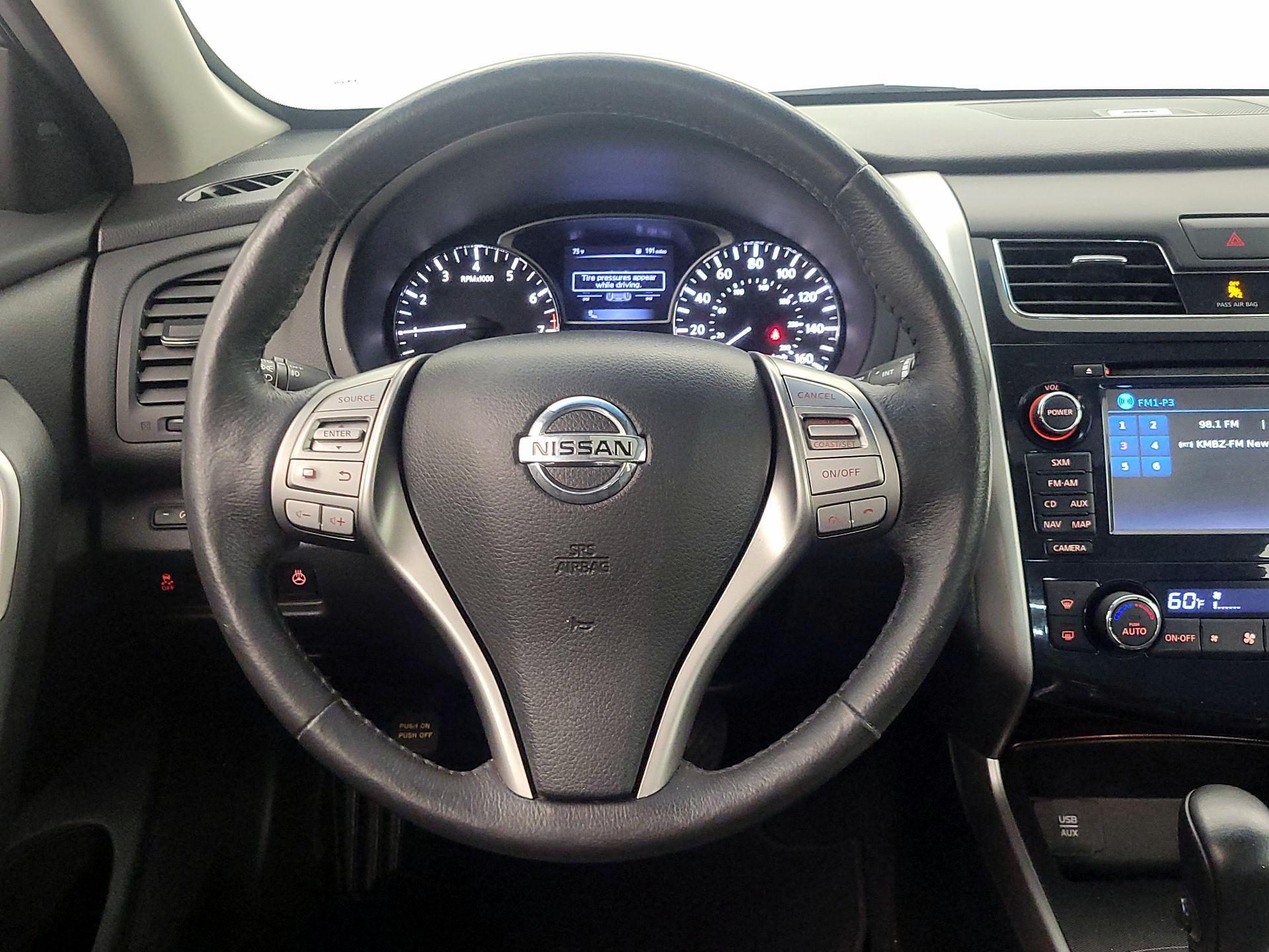 Thumbnail: 2015 Nissan Altima - 10
