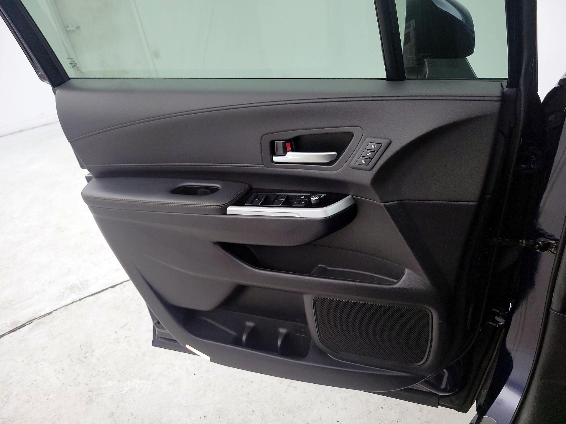 Thumbnail: 2025 Toyota Sienna - 12