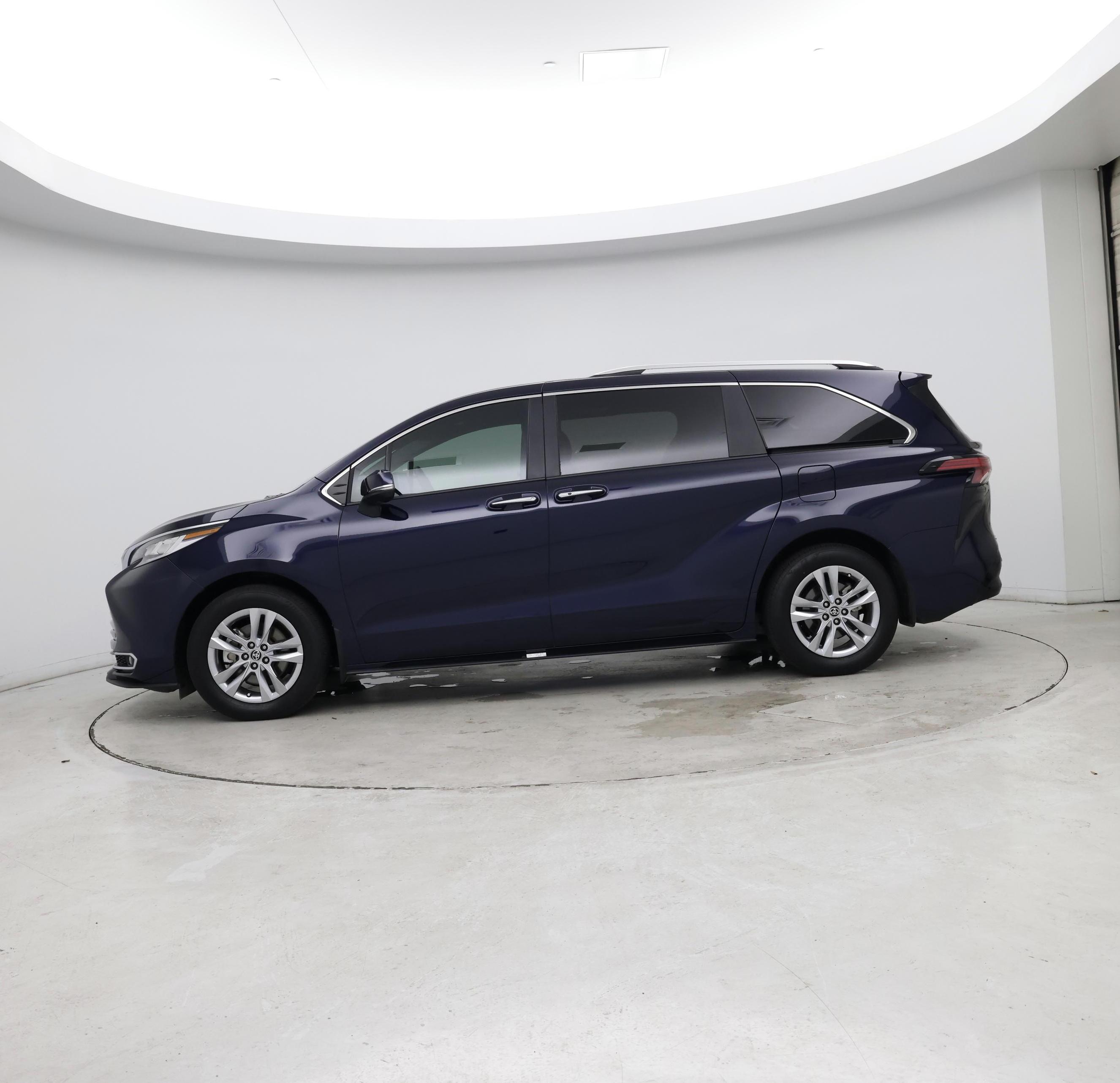 Thumbnail: 2025 Toyota Sienna - 2