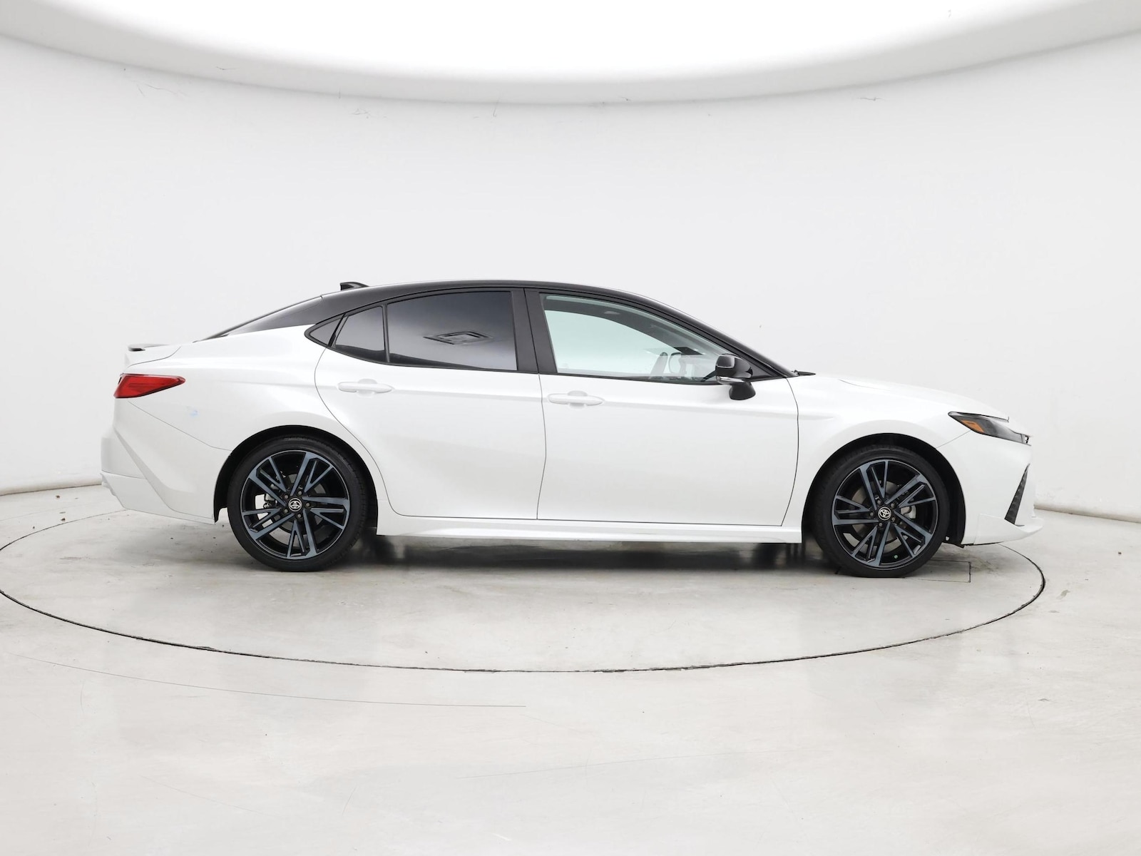2026 Toyota Camry XSE - Photo 8
