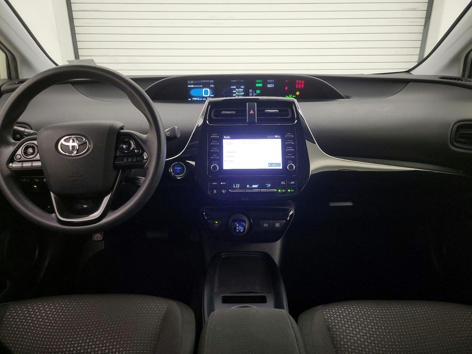 2020 Toyota Prius LE - Photo 10