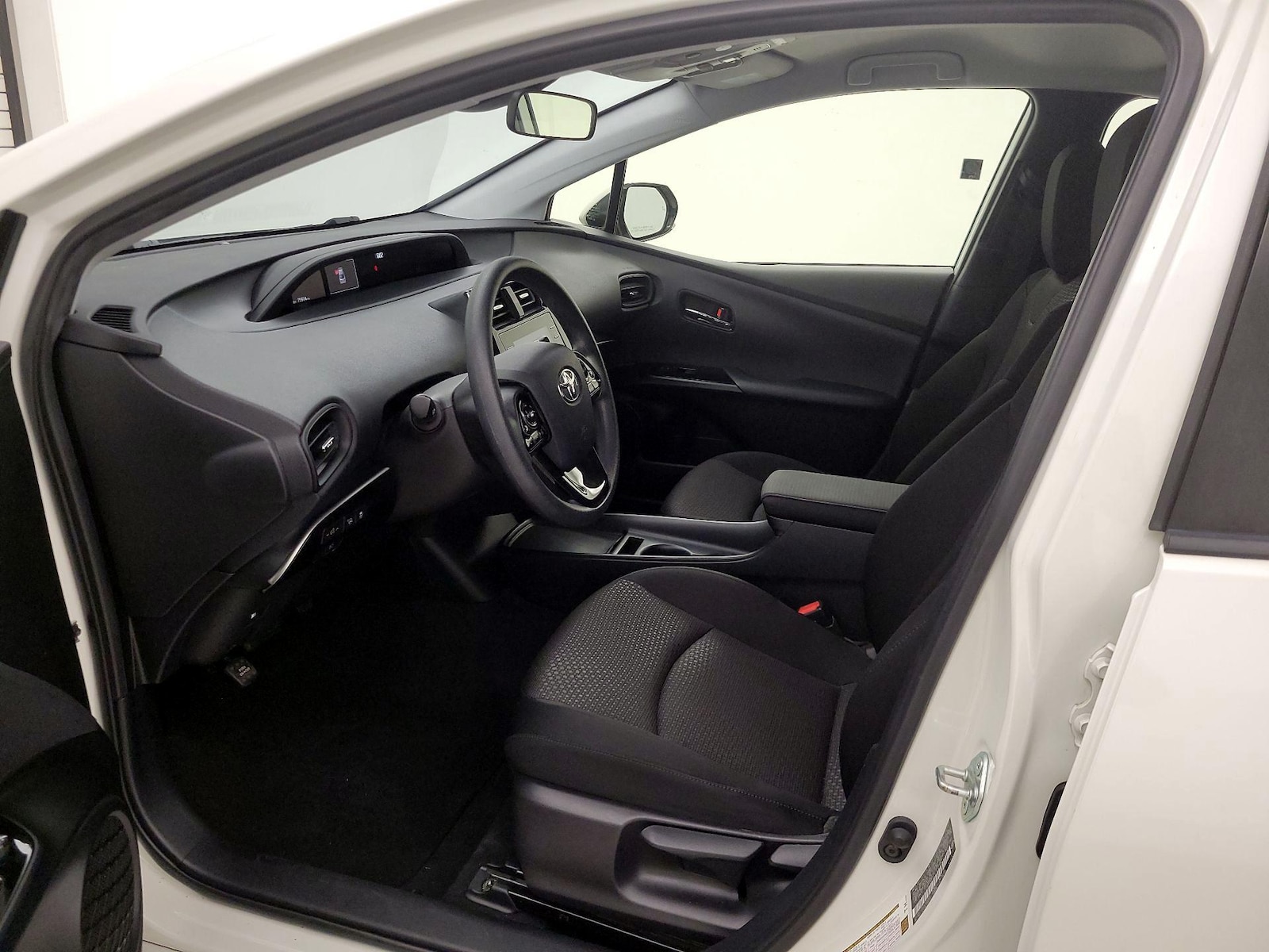 2020 Toyota Prius LE - Photo 12