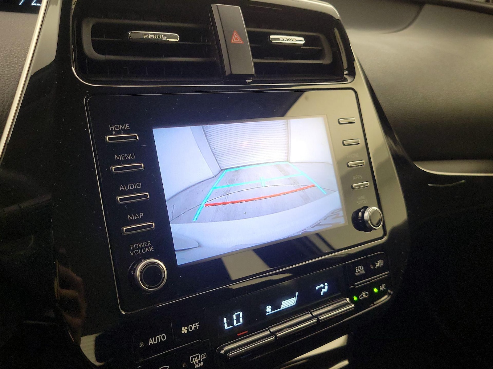 2020 Toyota Prius LE - Photo 15