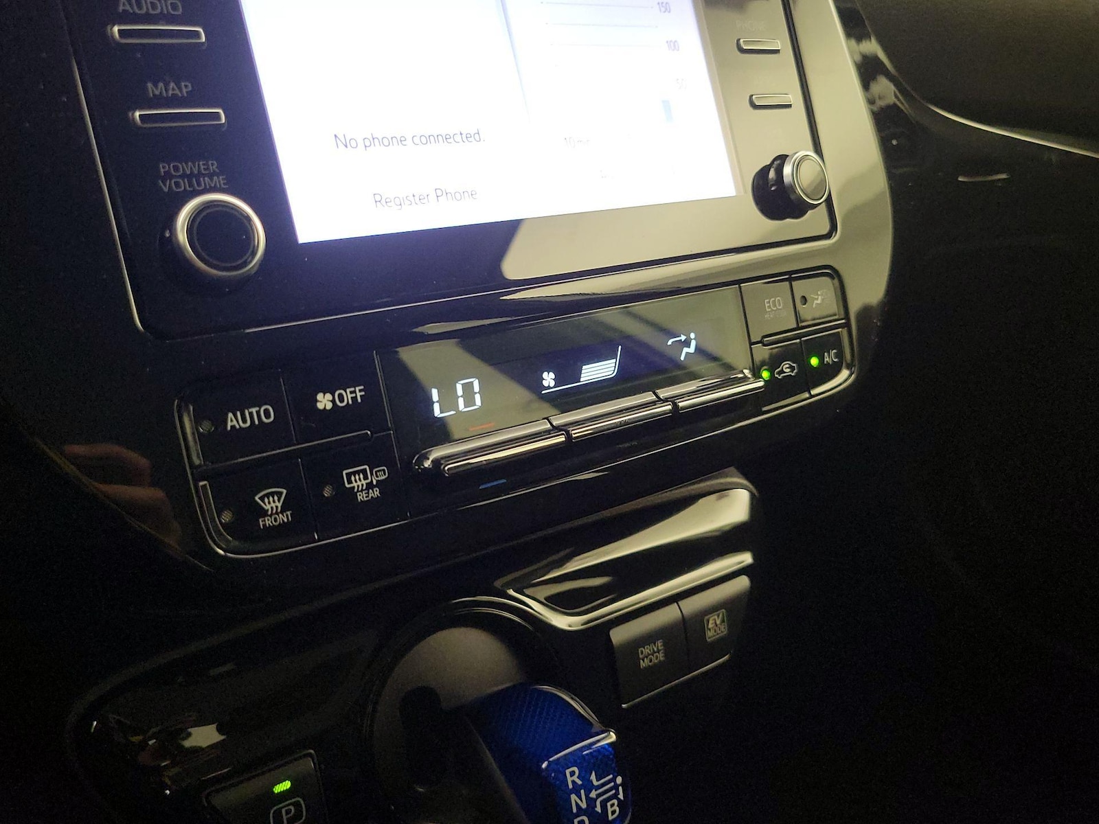 2020 Toyota Prius LE - Photo 17