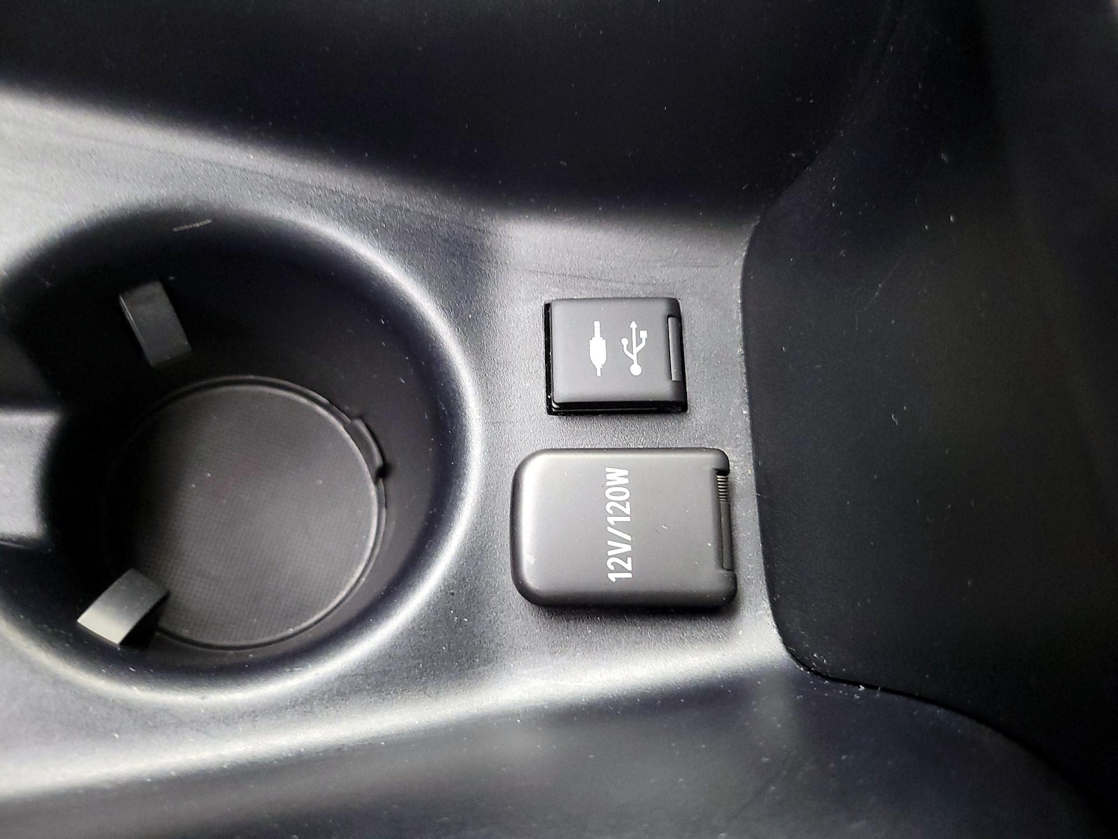 2020 Toyota Prius LE - Photo 19