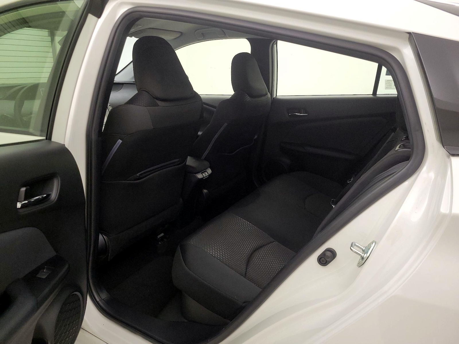 2020 Toyota Prius LE - Photo 20