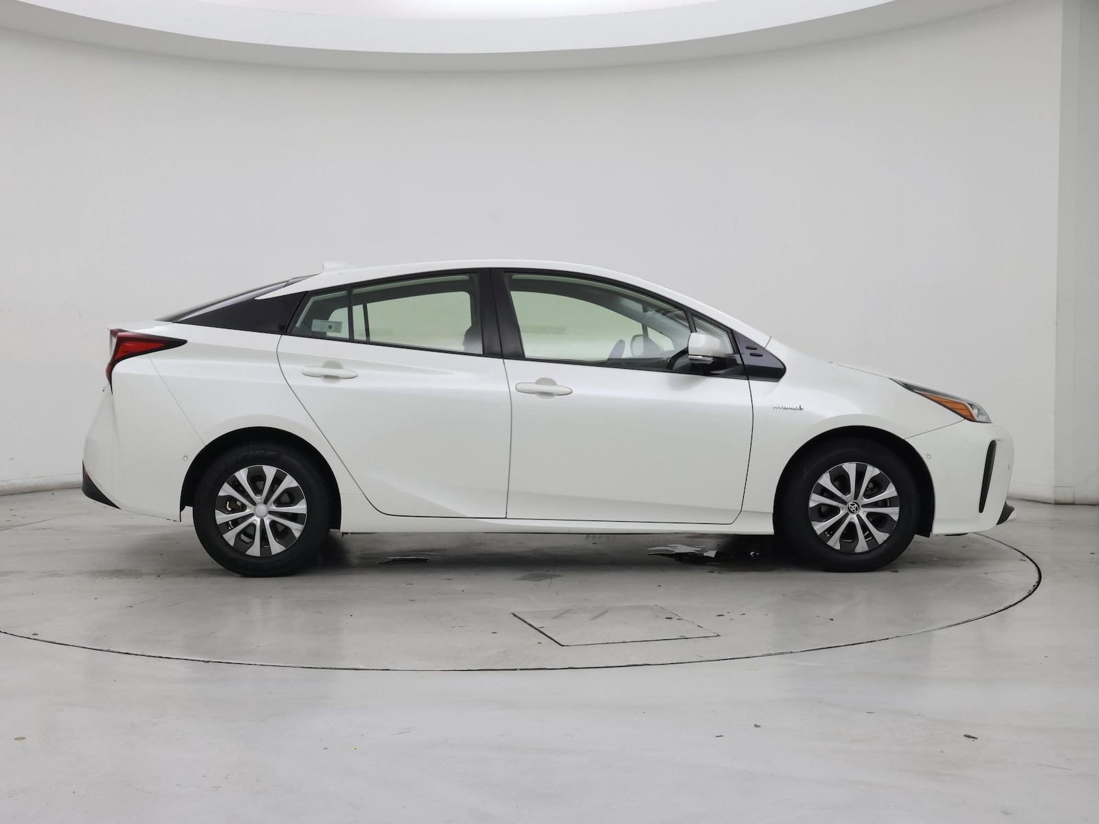 2020 Toyota Prius LE - Photo 8