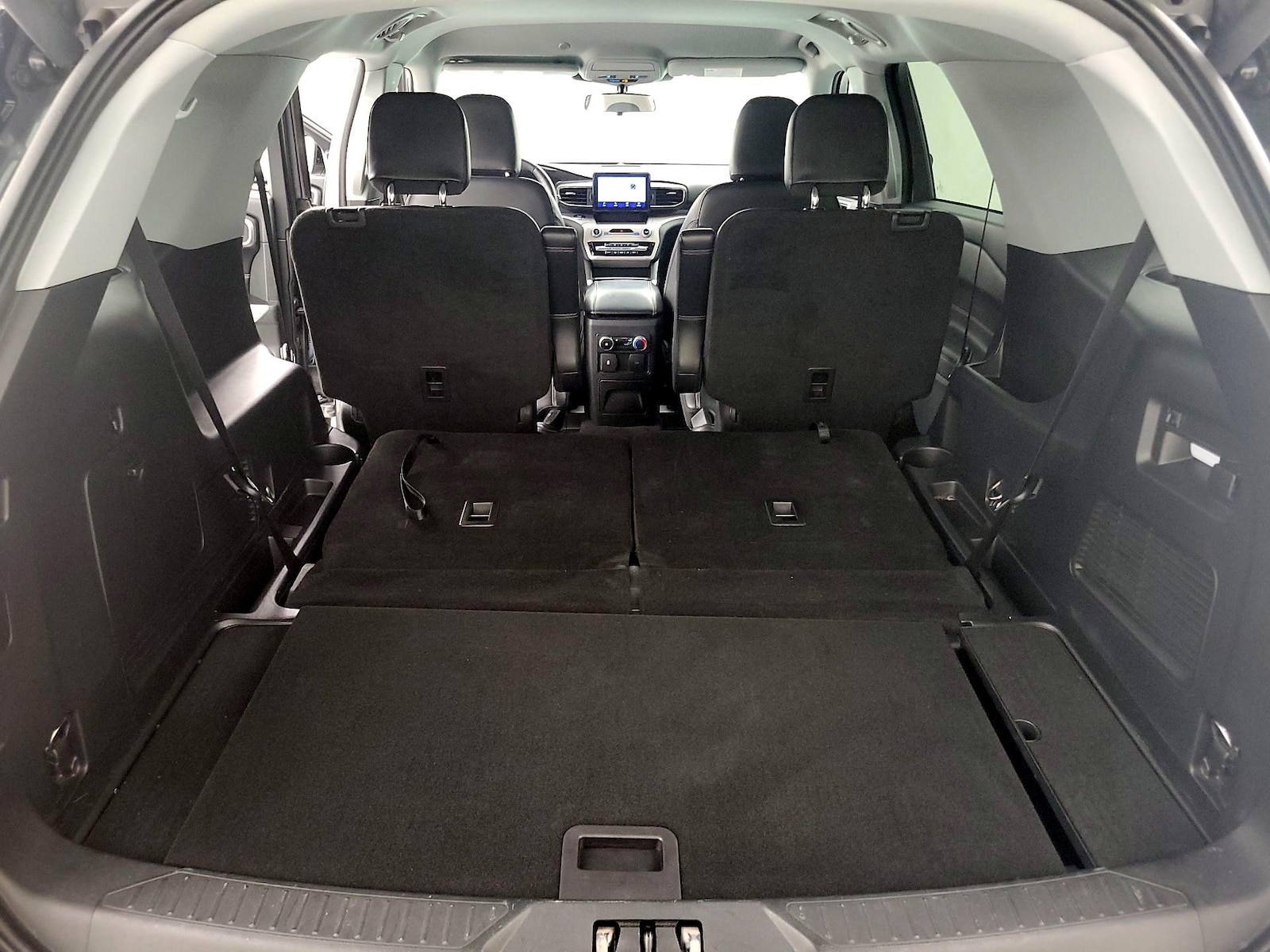 2023 Ford Explorer XLT - Photo 23