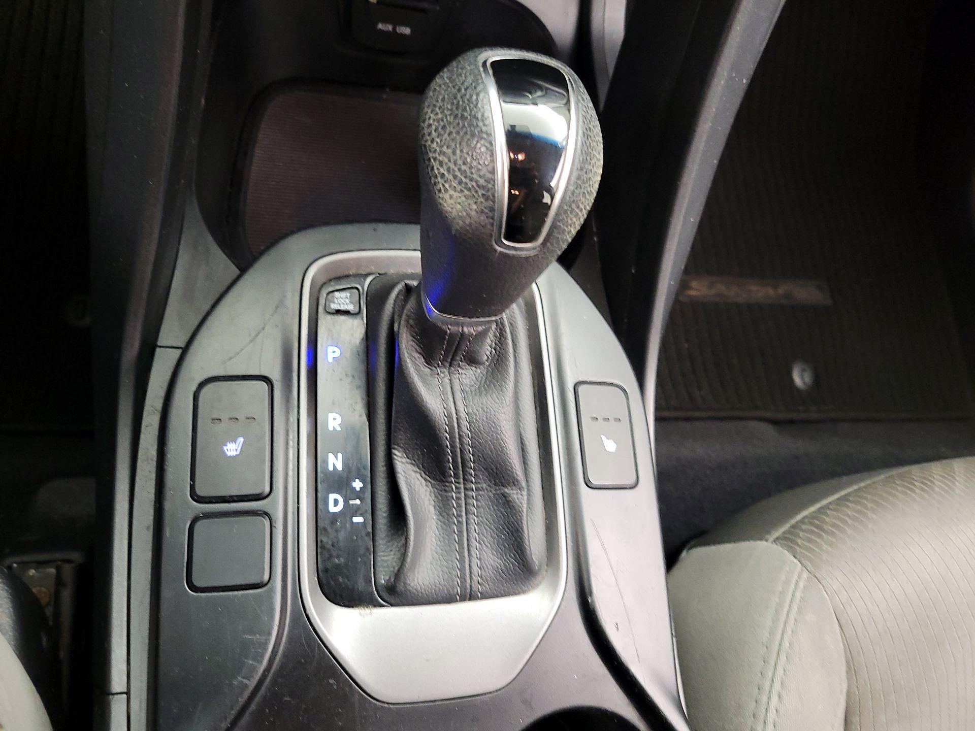 Thumbnail: 2015 Hyundai Santa Fe - 15