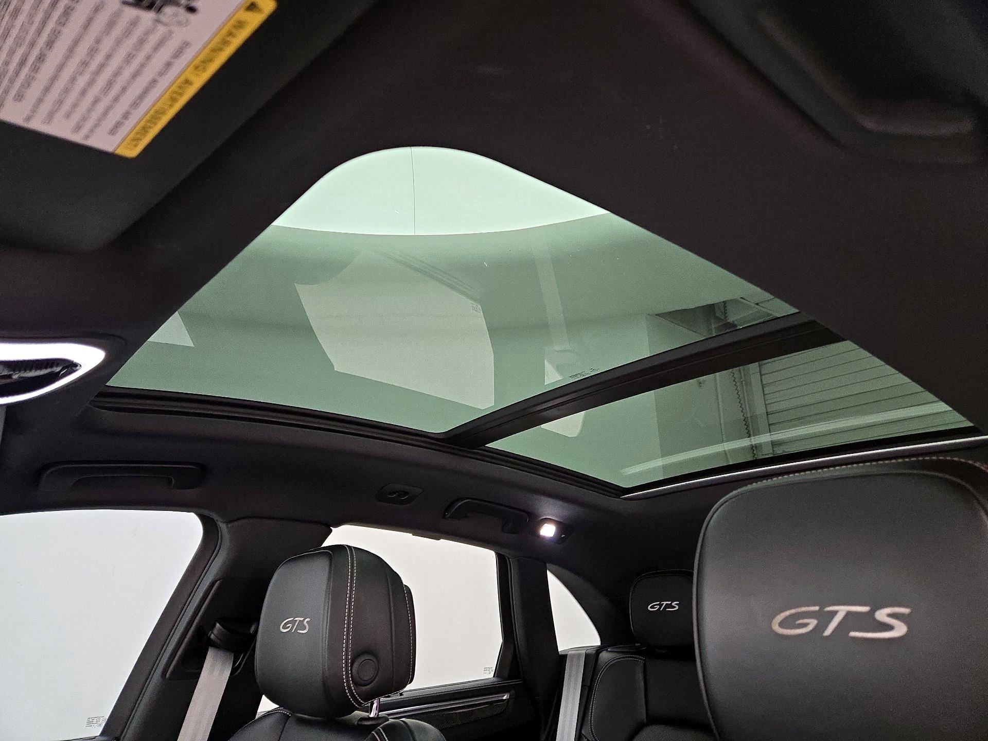 Thumbnail: 2018 Porsche Macan - 20