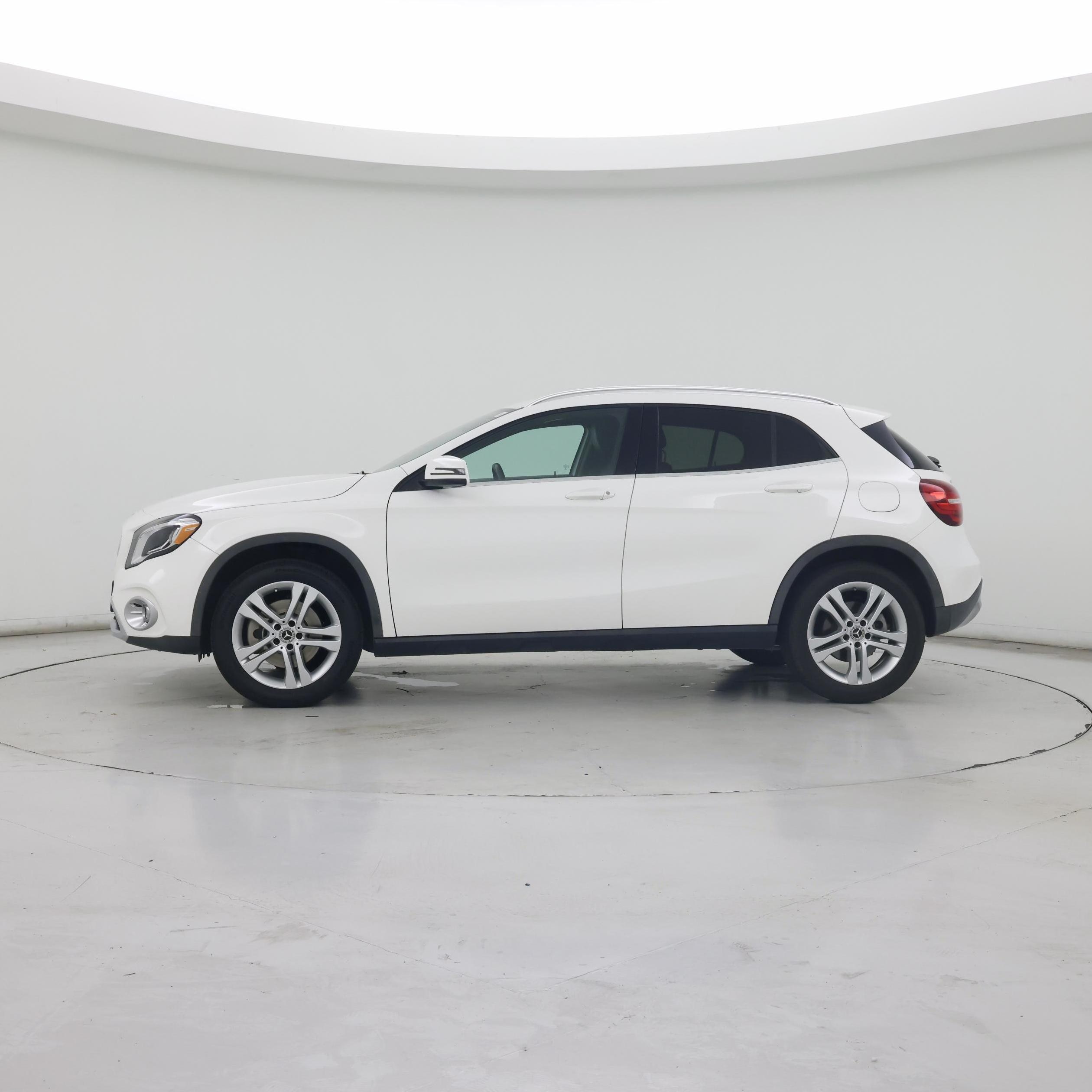 Thumbnail: 2020 Mercedes-Benz GLA - 3