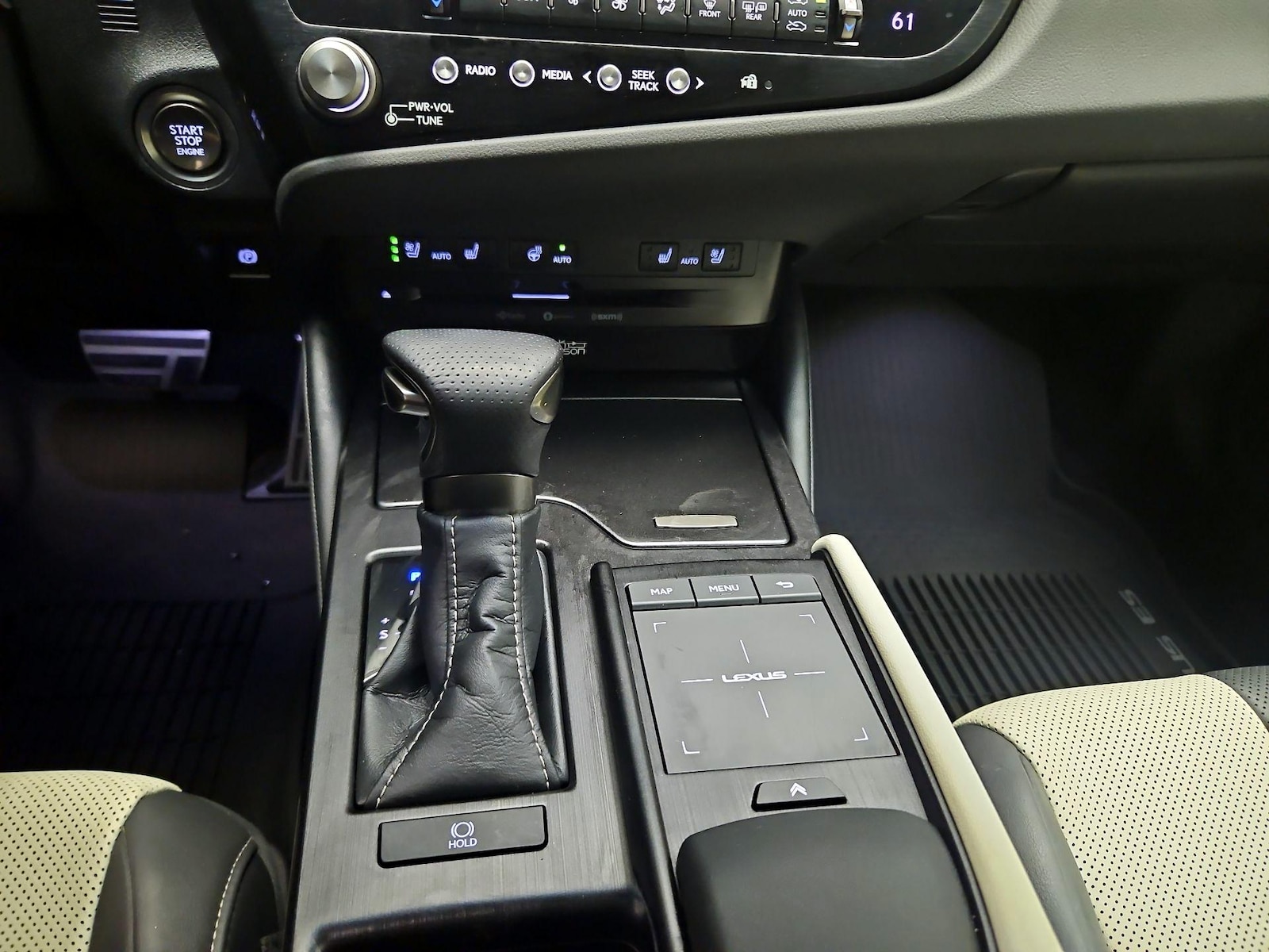 2022 Lexus ES F SPORT - Photo 17