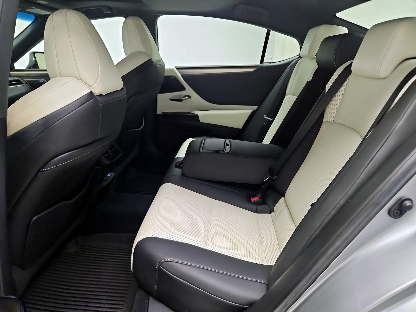 2022 Lexus ES F SPORT - Photo 18