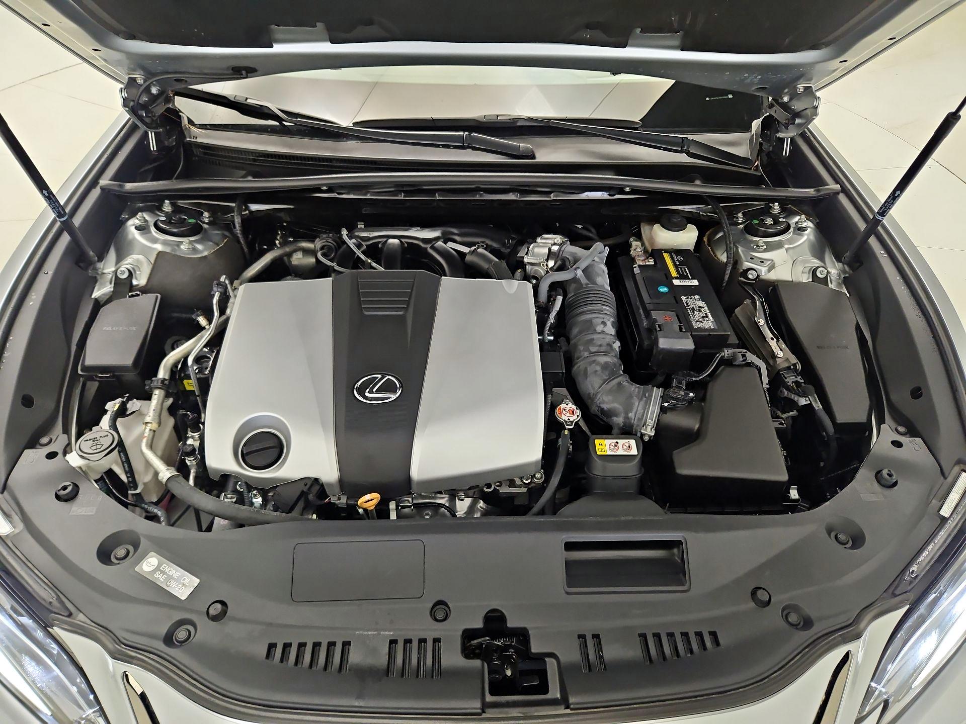 Thumbnail: 2022 Lexus ES - 19