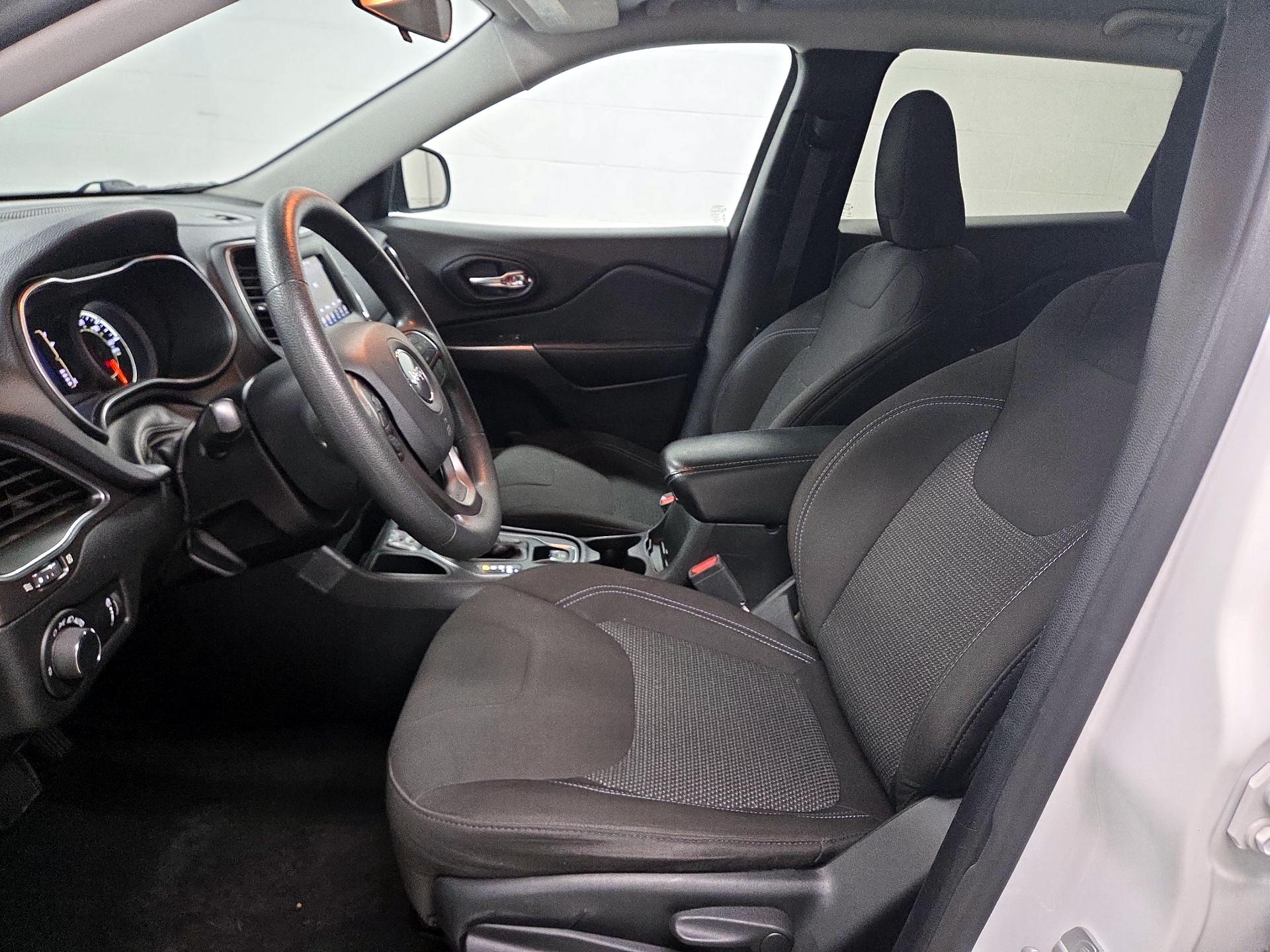 Thumbnail: 2020 Jeep Cherokee - 11