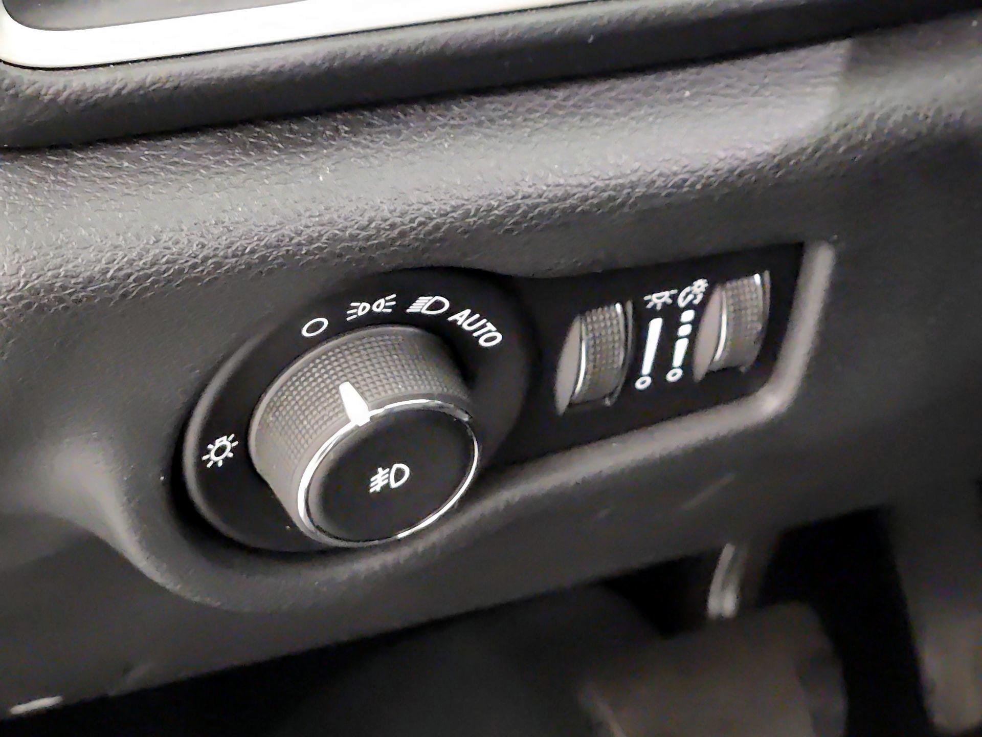 Thumbnail: 2020 Chrysler Pacifica - 13