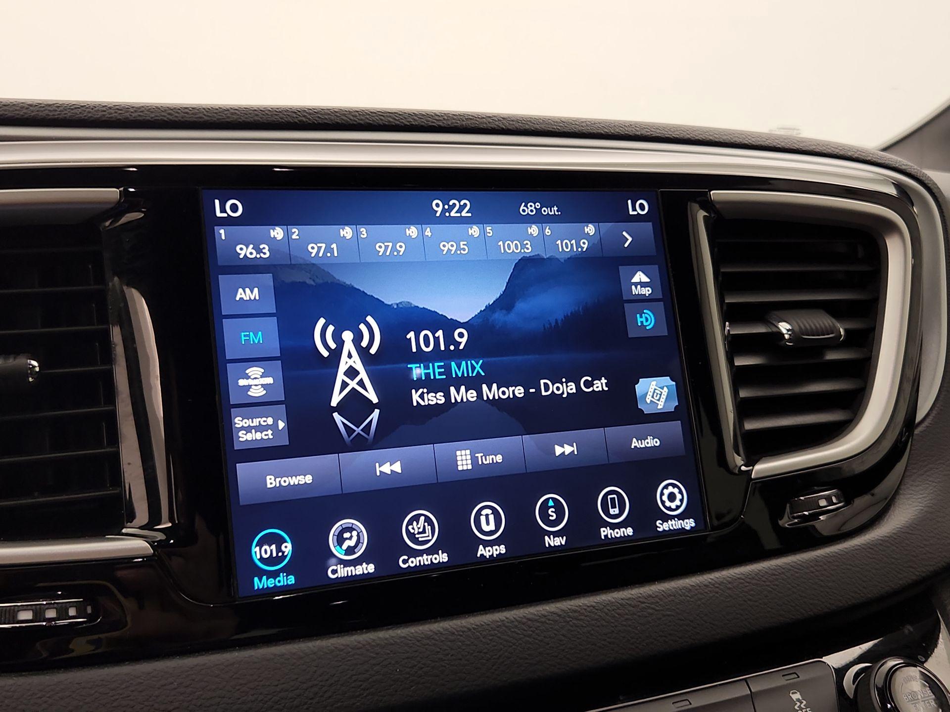 Thumbnail: 2020 Chrysler Pacifica - 15