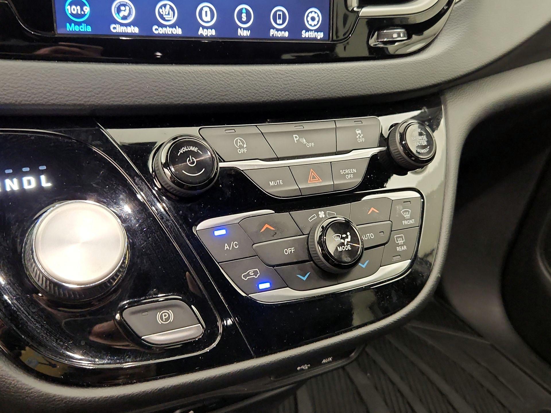 Thumbnail: 2020 Chrysler Pacifica - 16