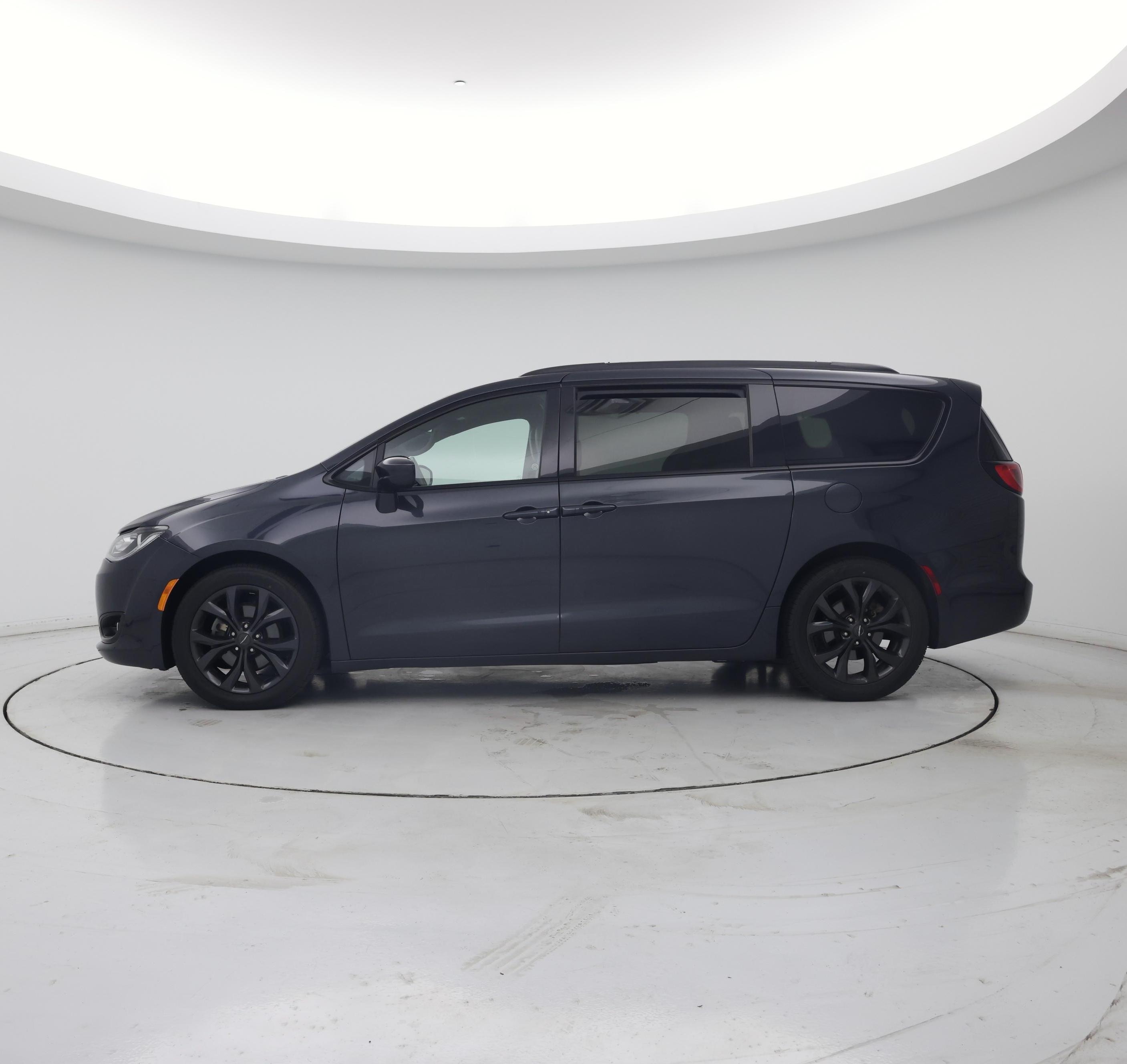 Thumbnail: 2020 Chrysler Pacifica - 3