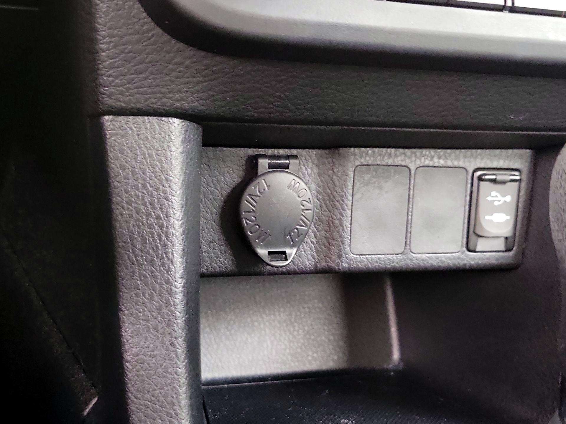 Thumbnail: 2015 Toyota Corolla - 18