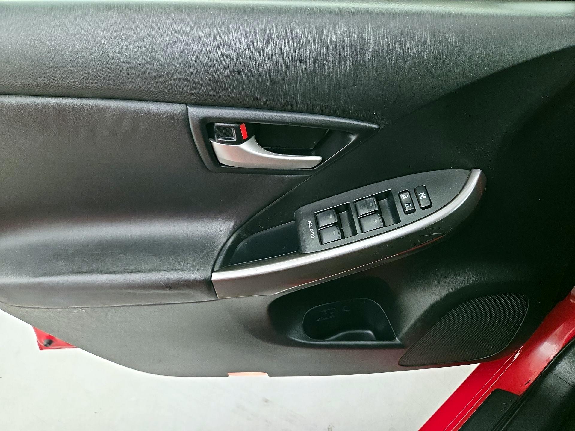 Thumbnail: 2015 Toyota Prius - 12
