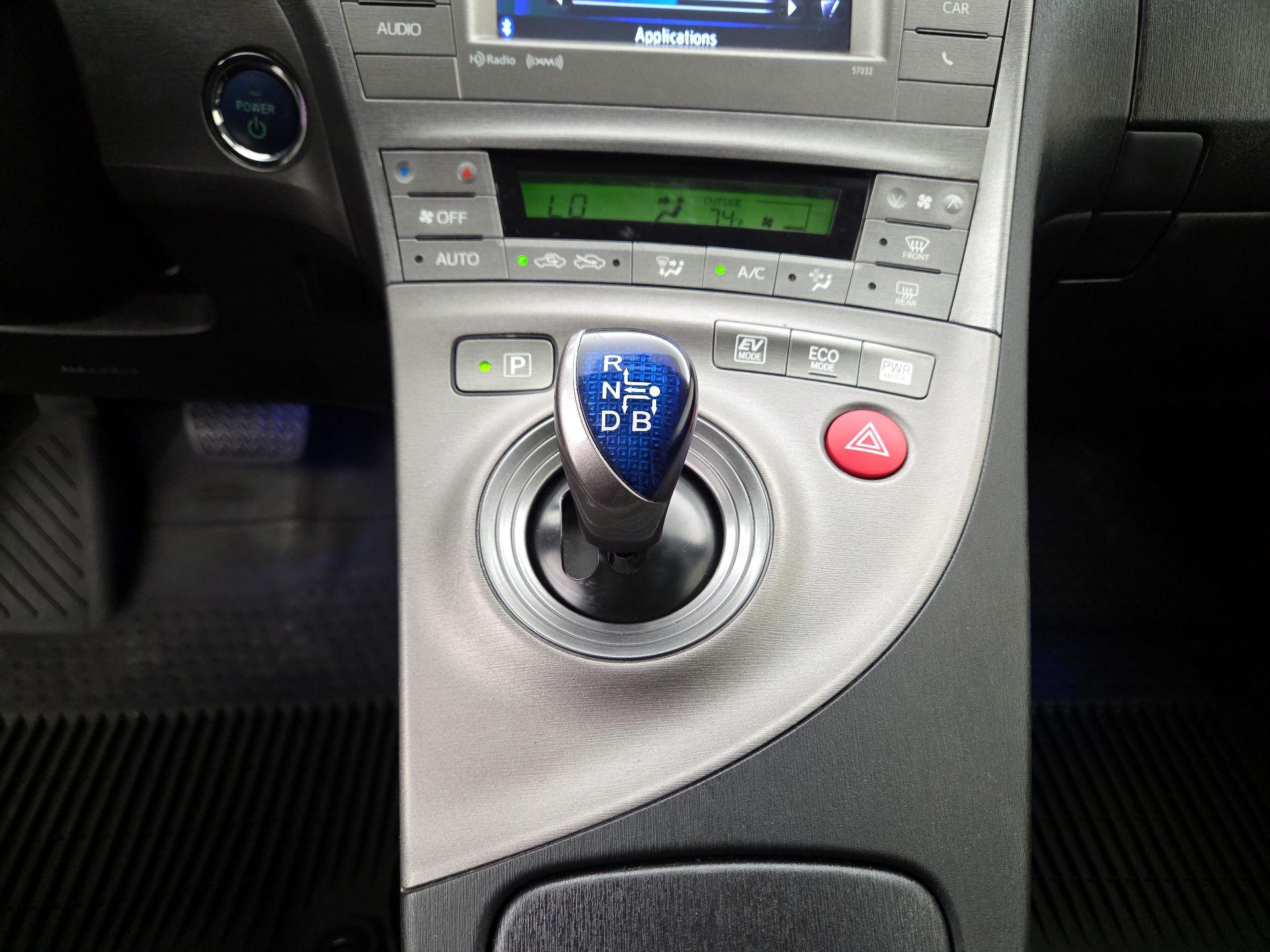 Thumbnail: 2015 Toyota Prius - 18