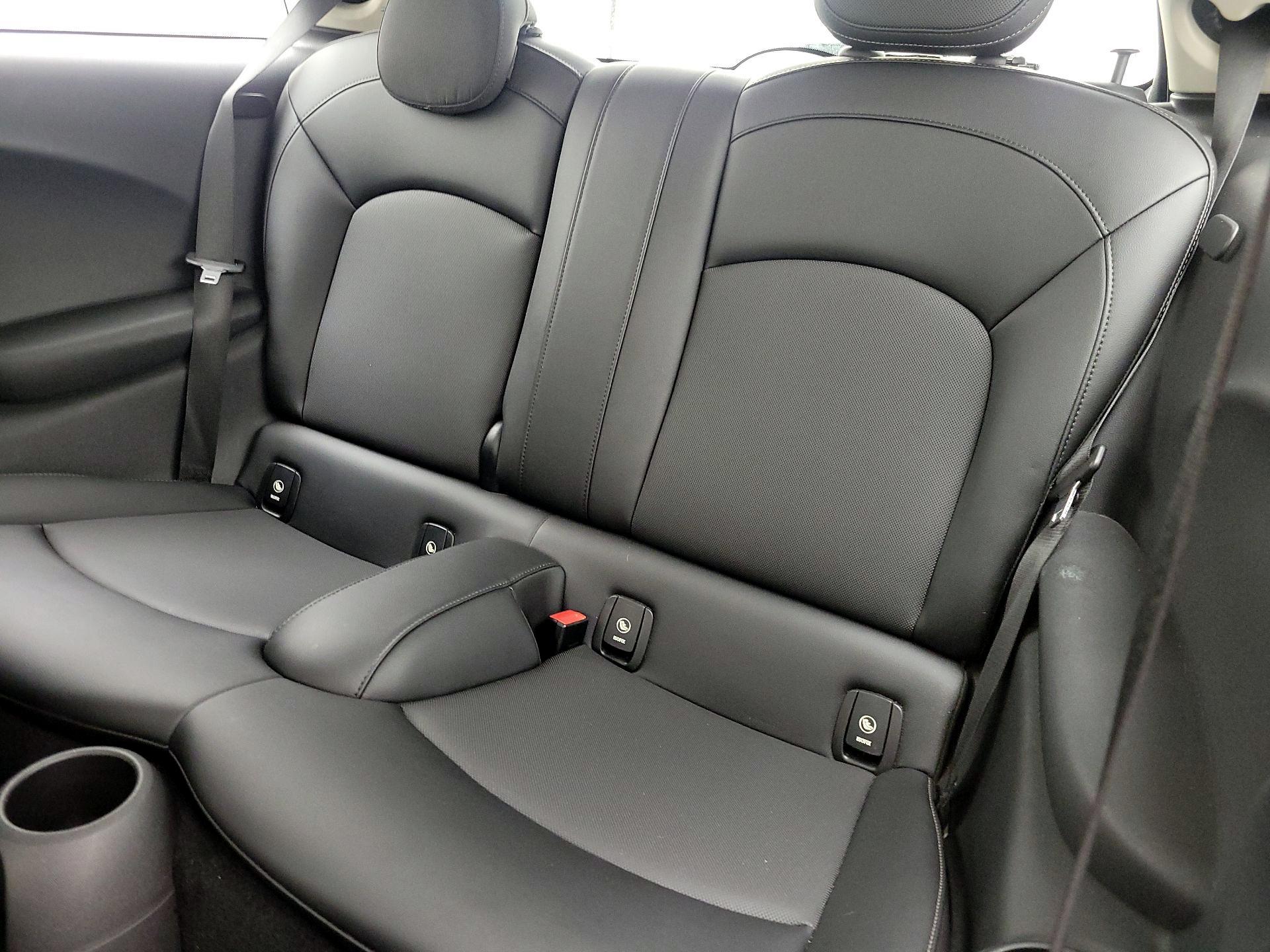 Thumbnail: 2015 MINI Cooper Hardtop - 18