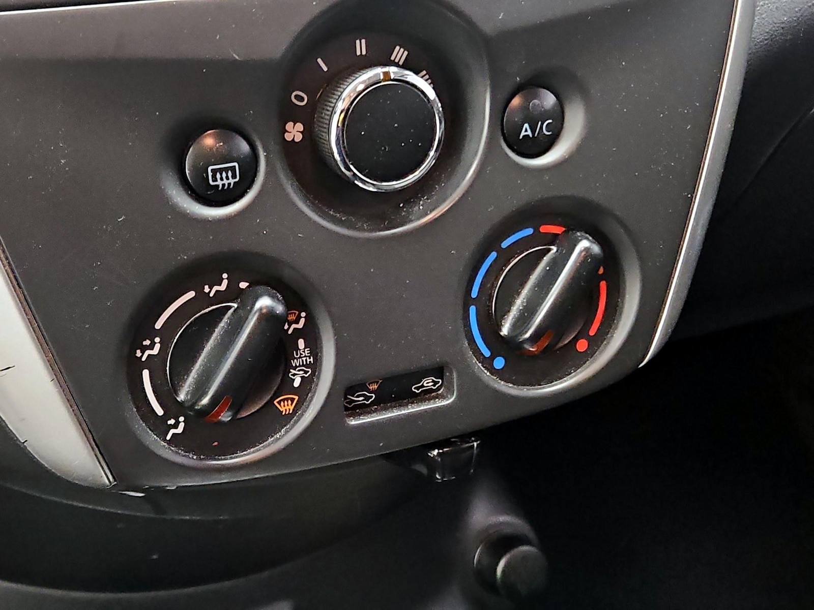 2019 Nissan Versa Sedan SV - Photo 17