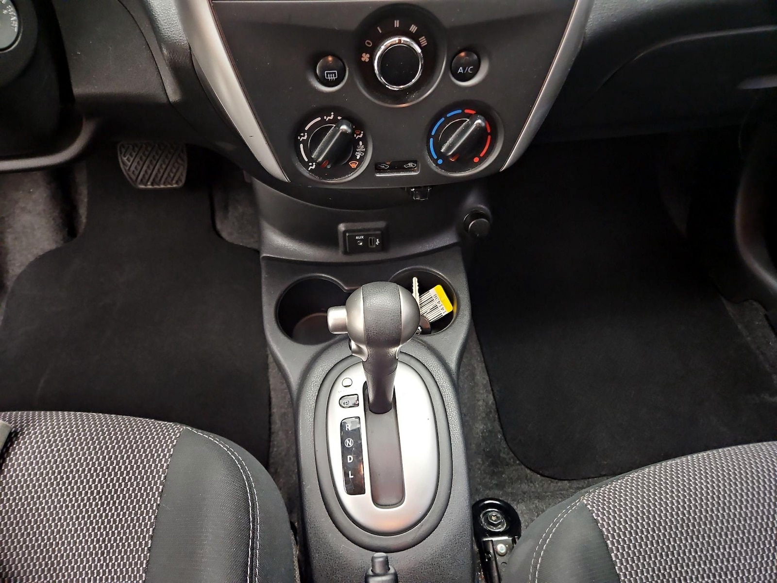 2019 Nissan Versa Sedan SV - Photo 18