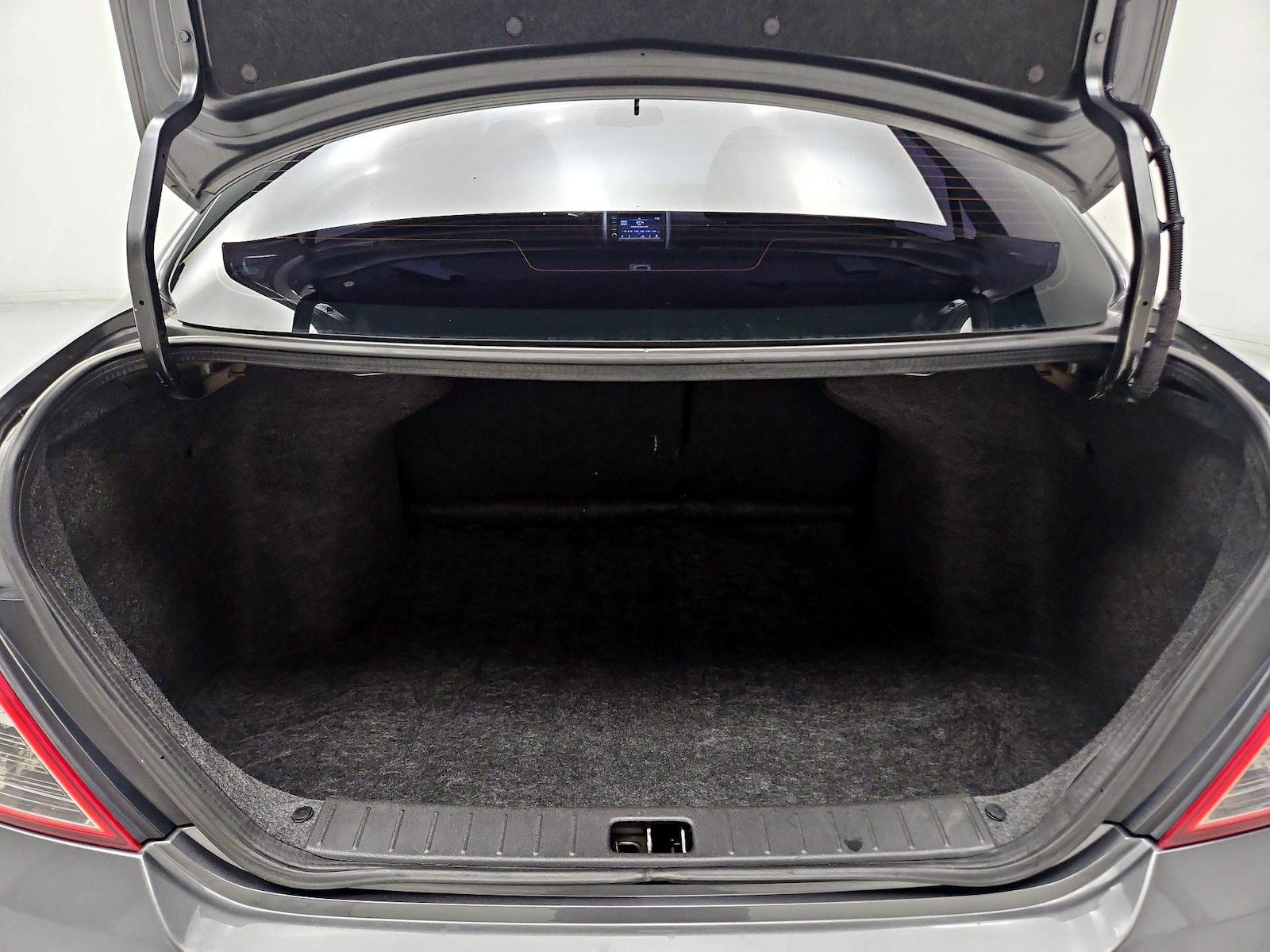 2019 Nissan Versa Sedan SV - Photo 21