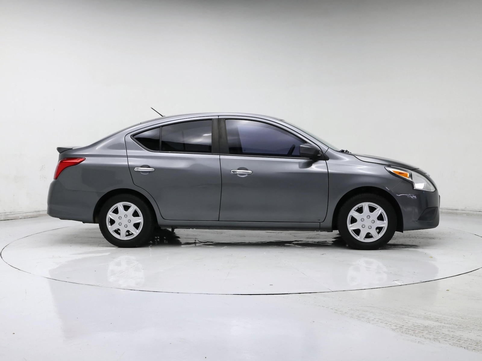 2019 Nissan Versa Sedan SV - Photo 8