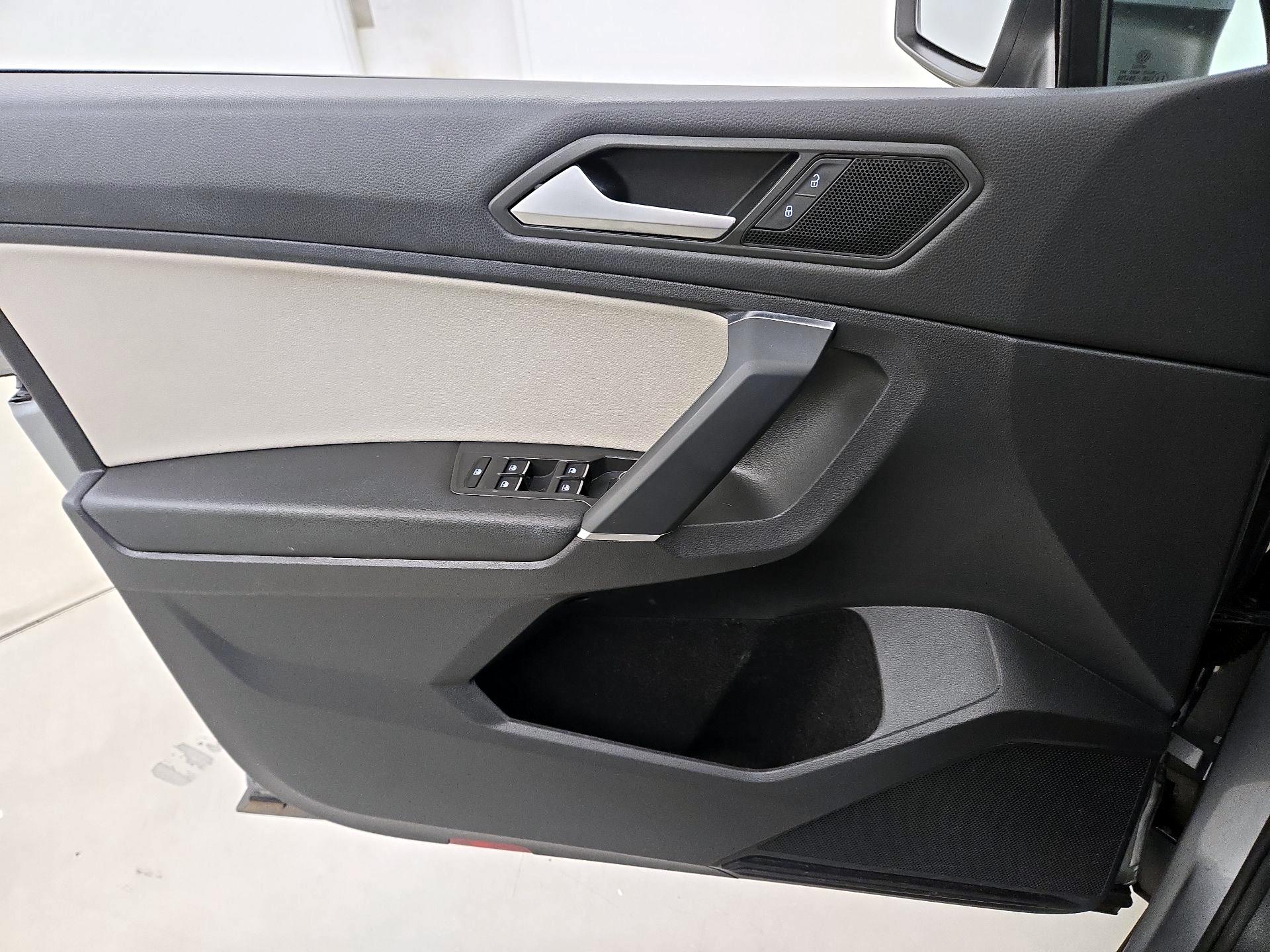 Thumbnail: 2020 Volkswagen Tiguan - 12