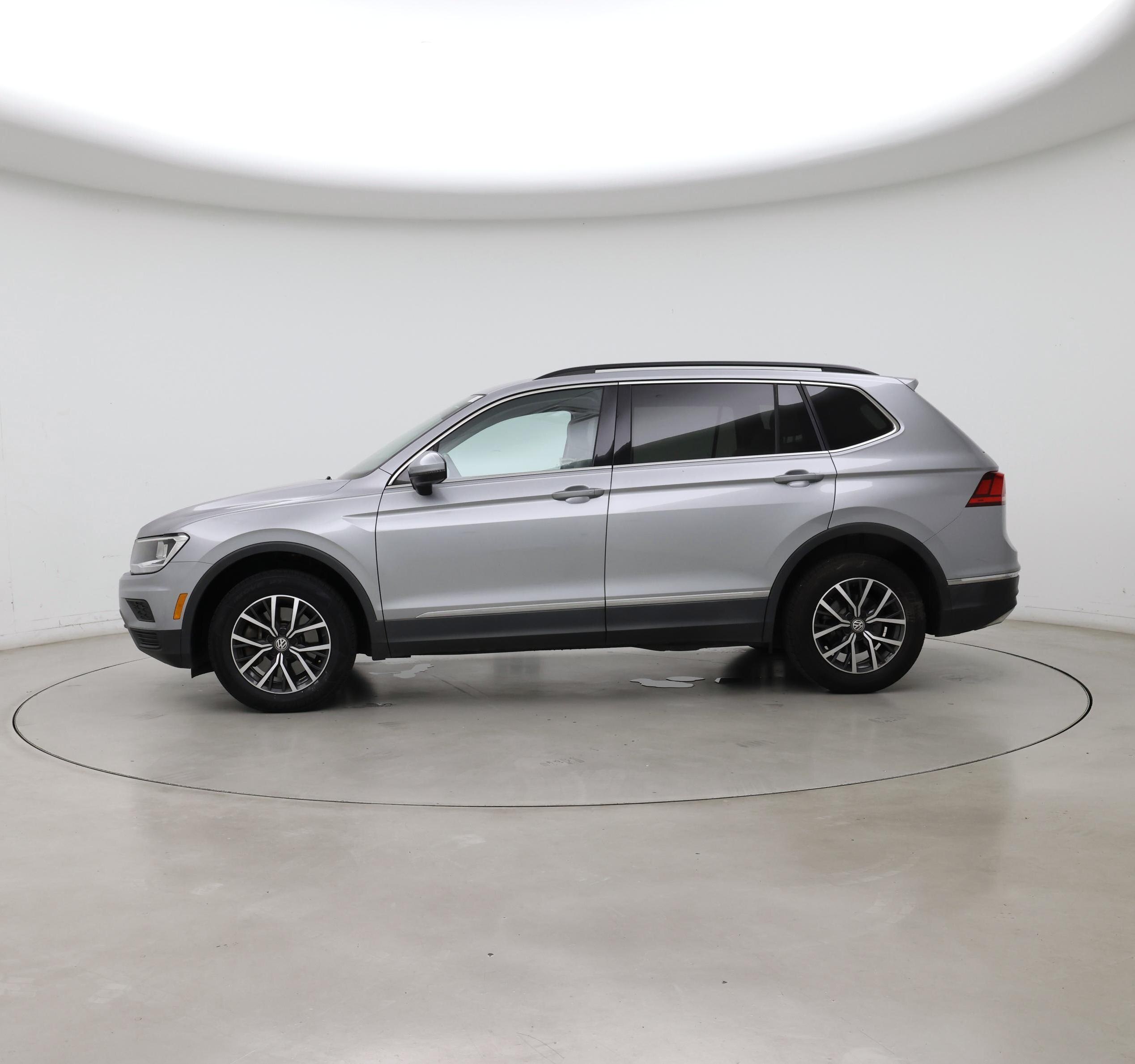 Thumbnail: 2020 Volkswagen Tiguan - 3