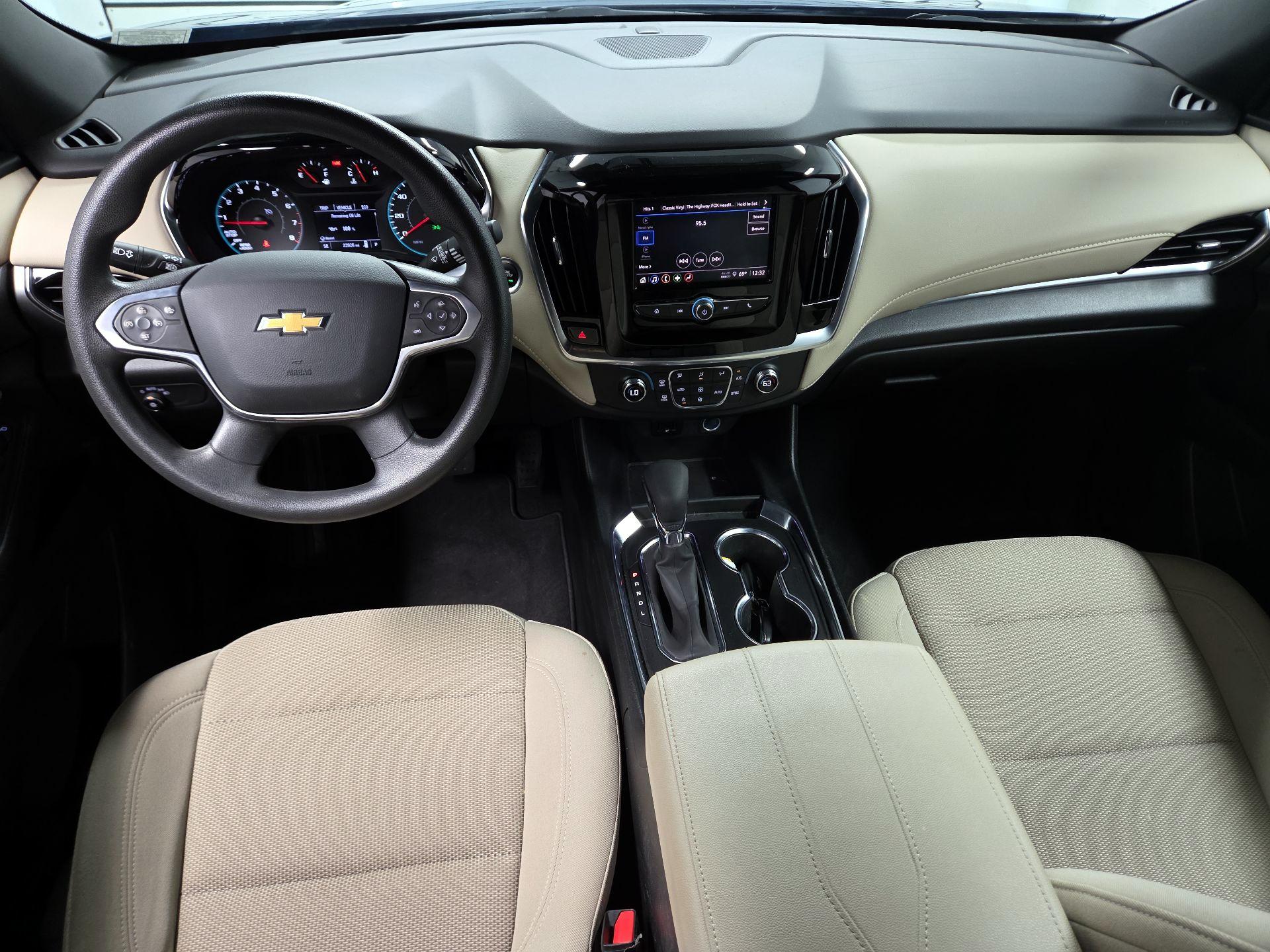 Thumbnail: 2022 Chevrolet Traverse - 9