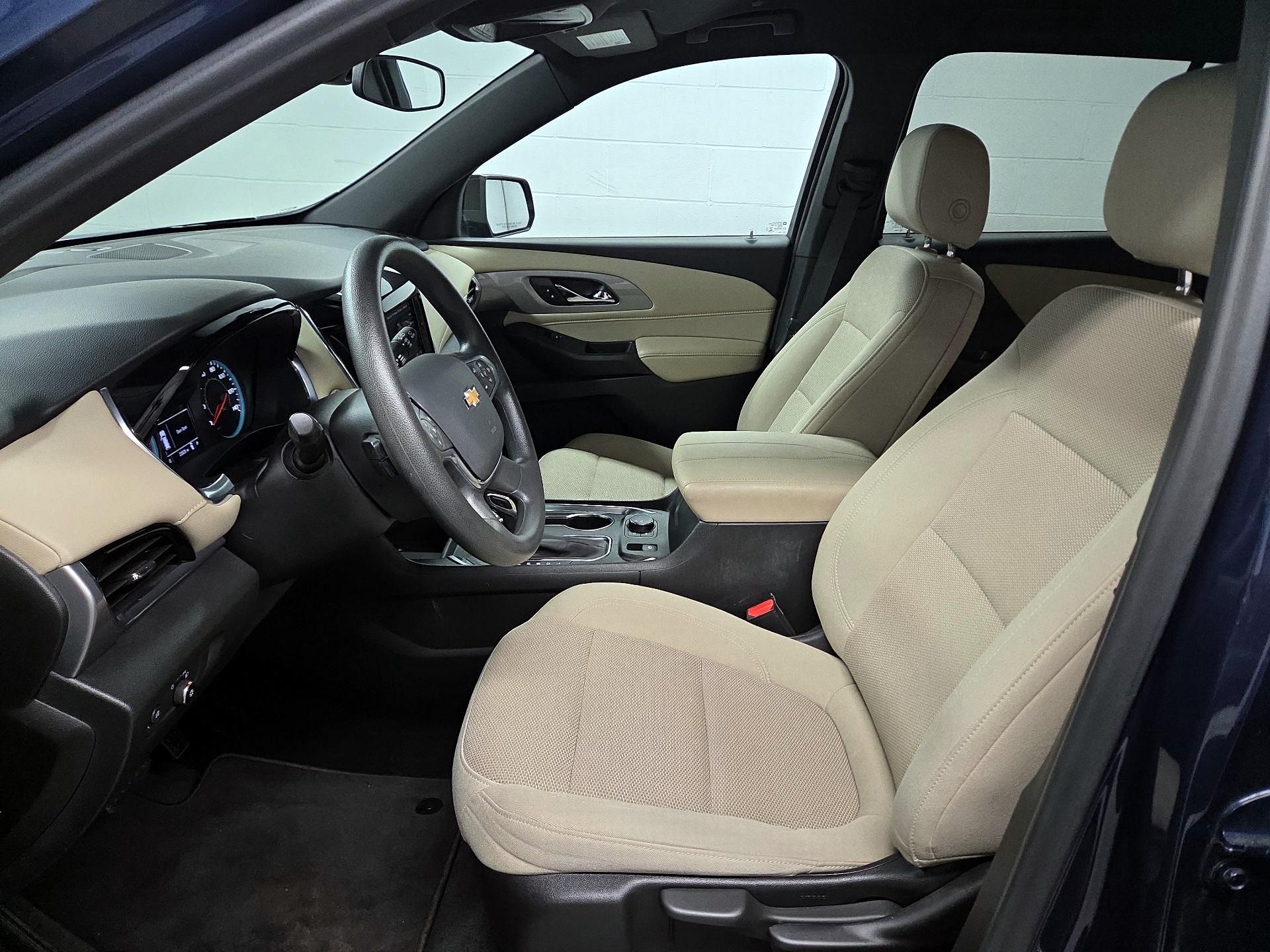 Thumbnail: 2022 Chevrolet Traverse - 11