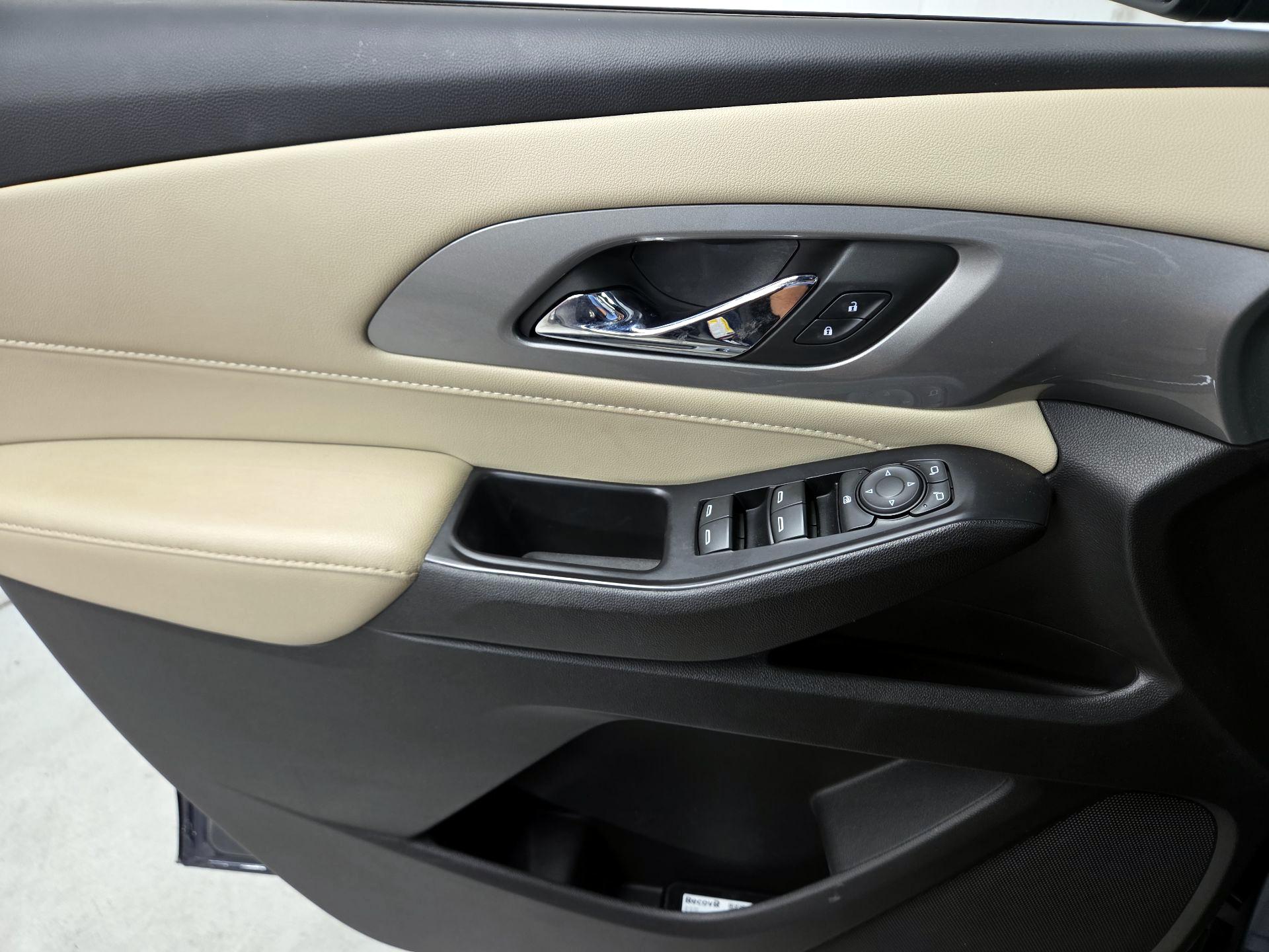 Thumbnail: 2022 Chevrolet Traverse - 12
