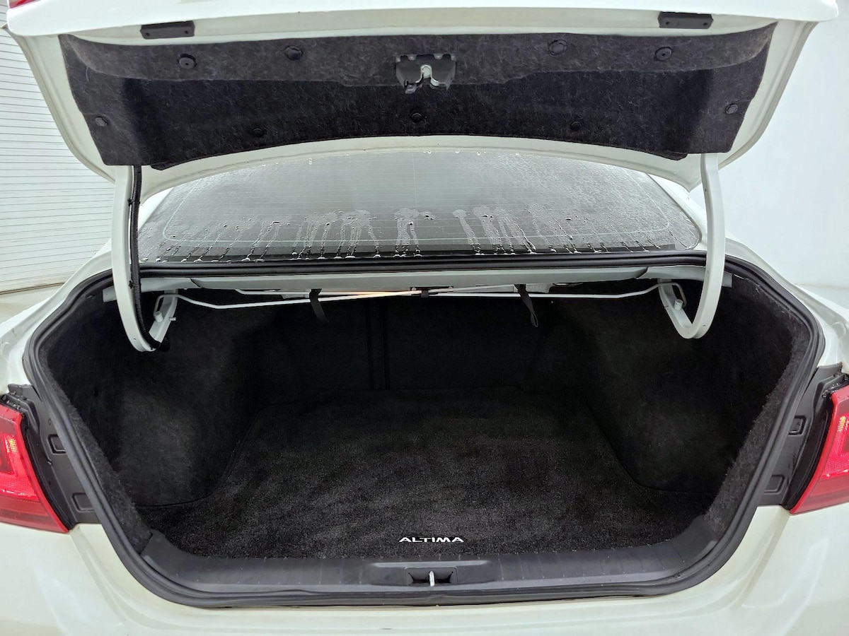 Trunk/Cargo (Seats Up)