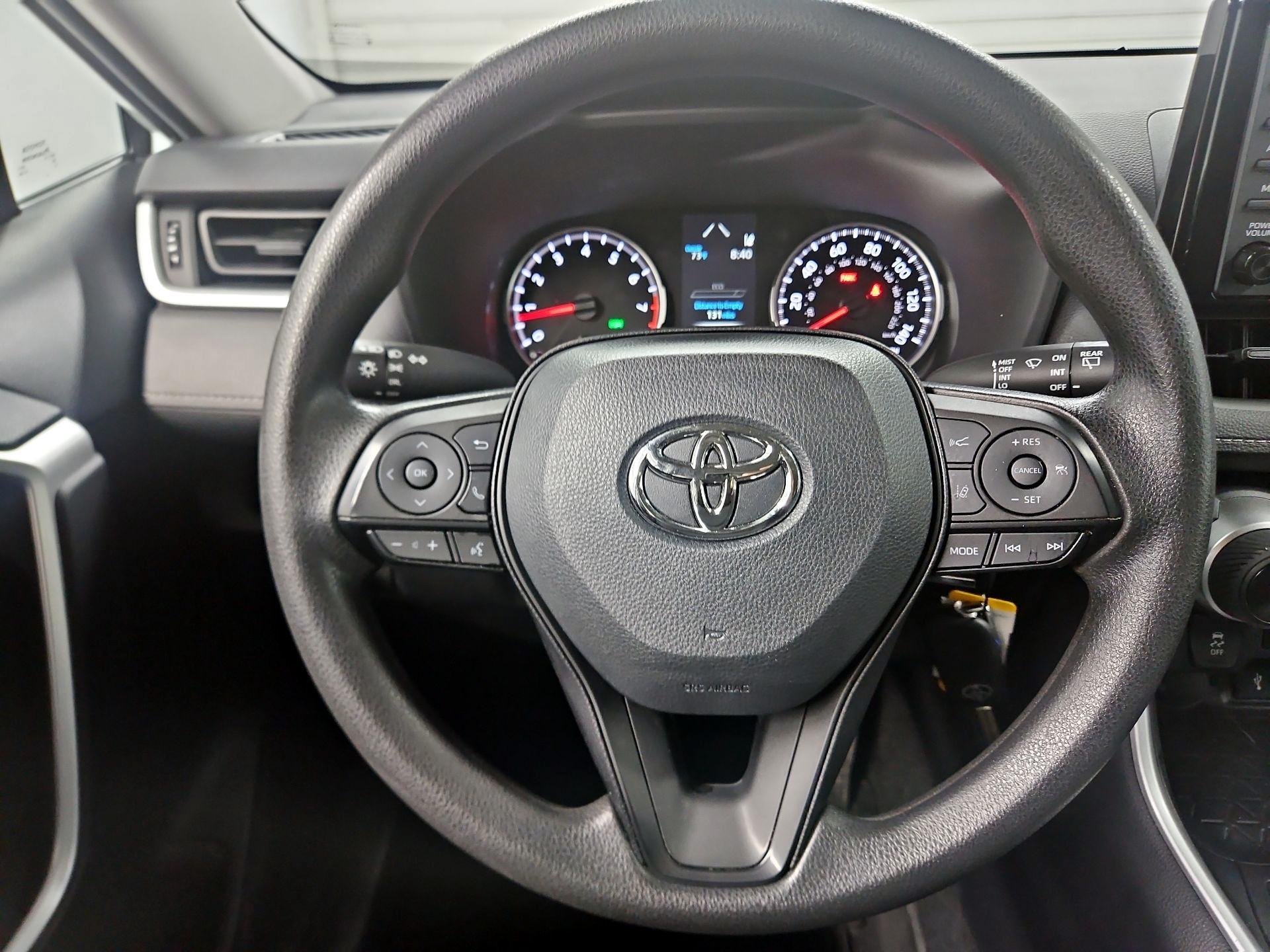 Thumbnail: 2022 Toyota RAV4 - 10