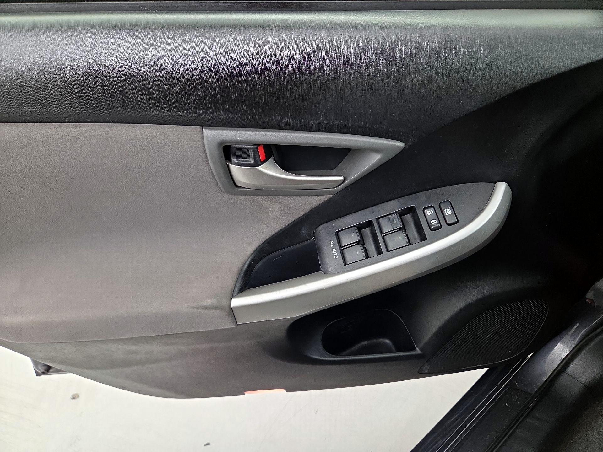 Thumbnail: 2015 Toyota Prius - 12
