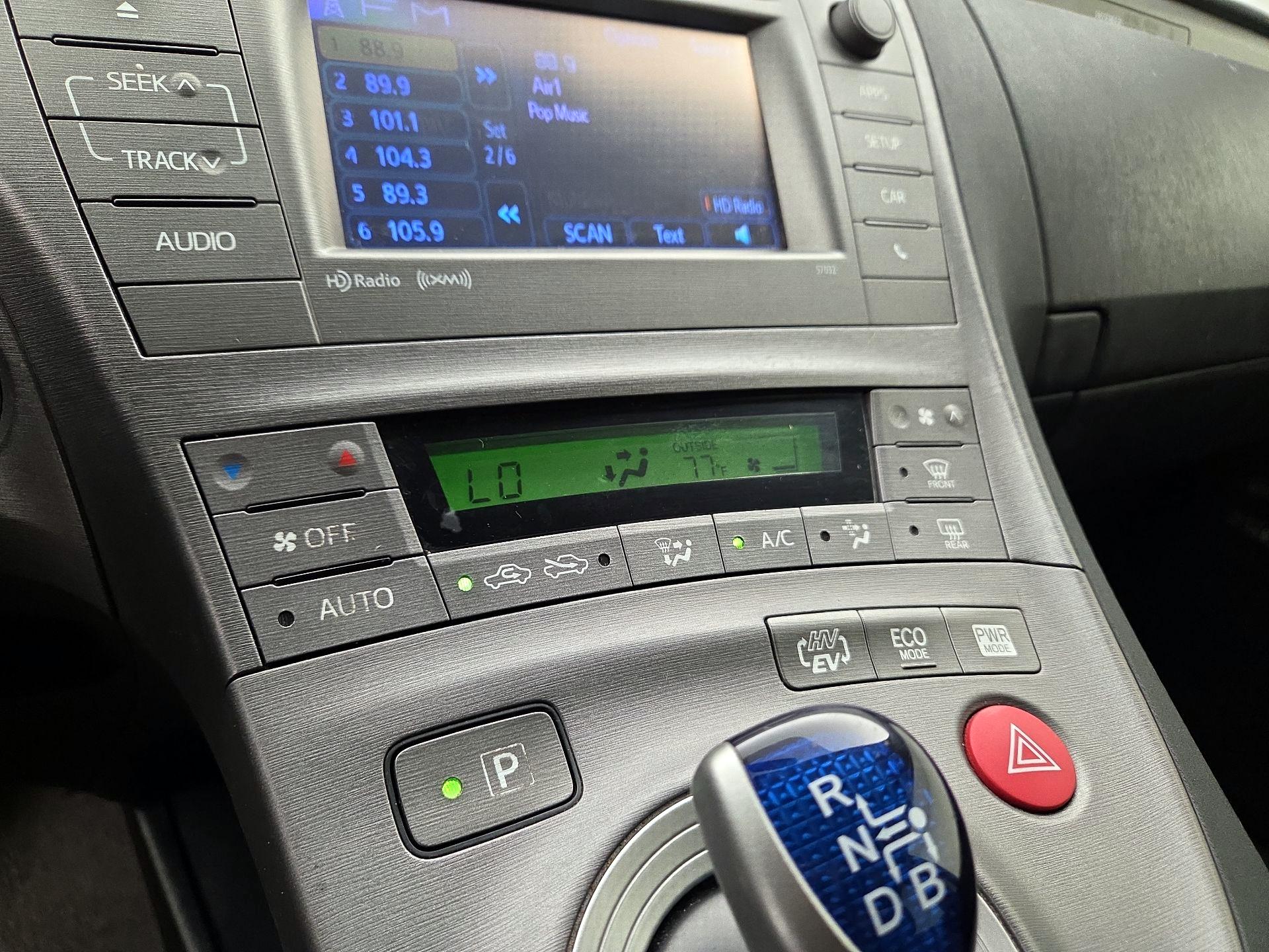 Thumbnail: 2015 Toyota Prius - 17