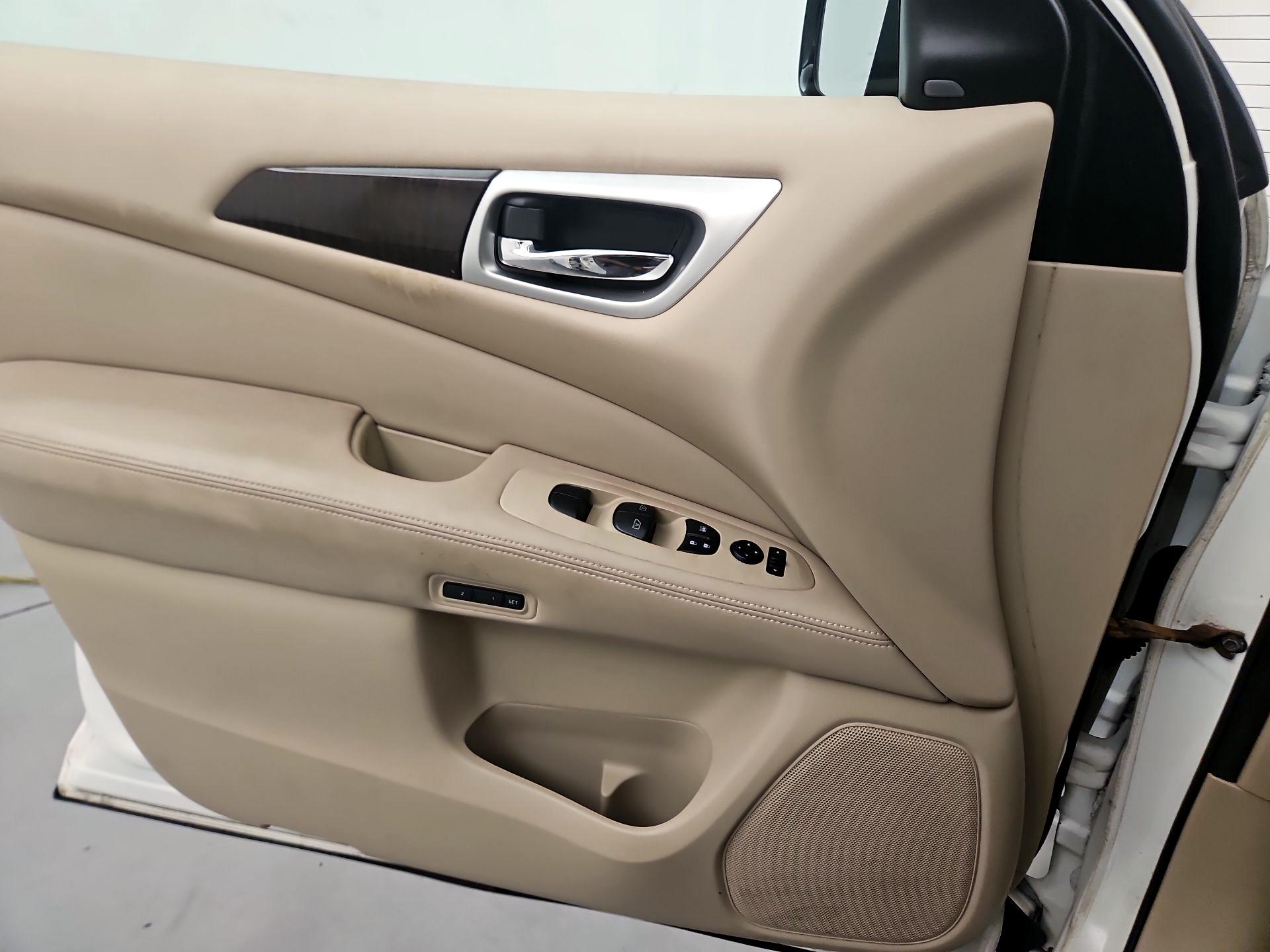 Thumbnail: 2015 Nissan Pathfinder - 10